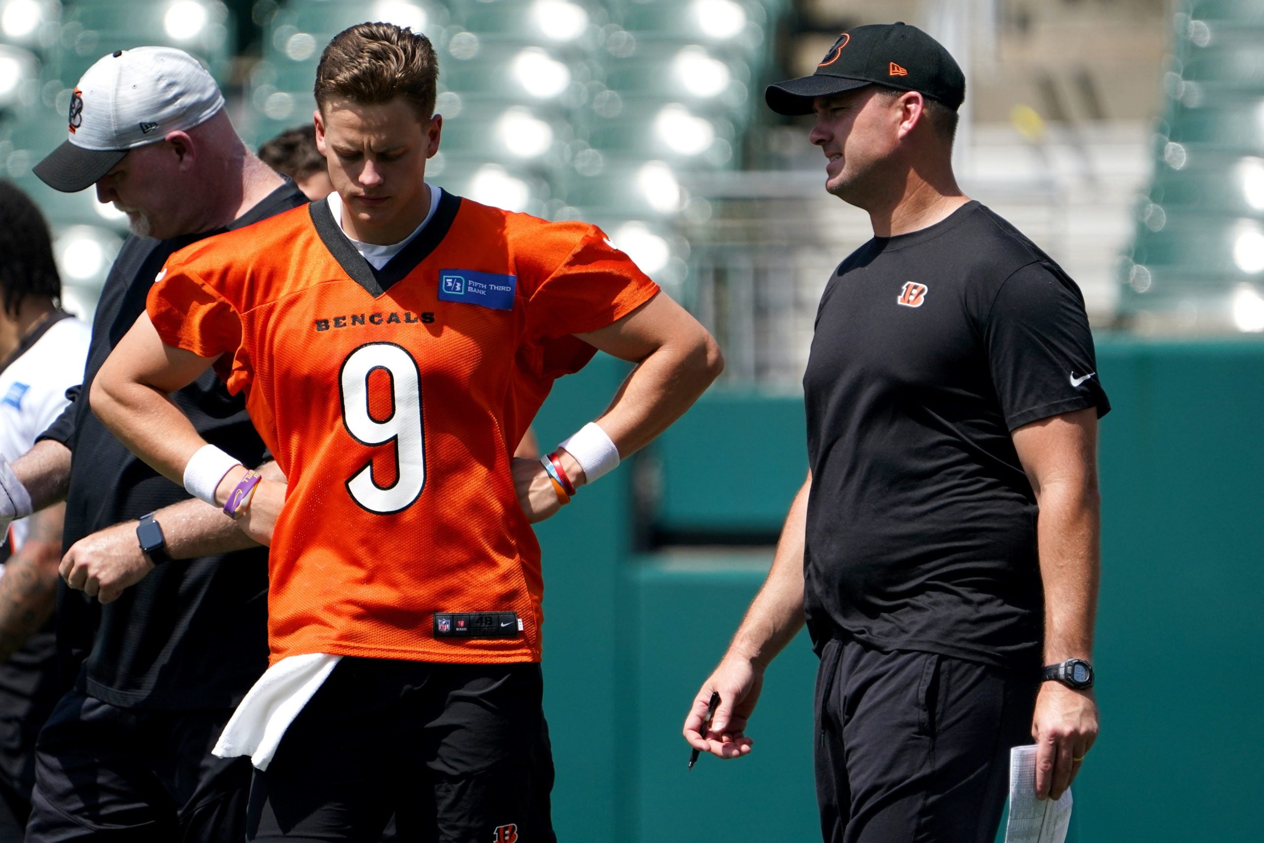 Cincinnati Bengals quarterback Joe Burrow (9) and Cincinnati Bengals head coach Zac Taylor talk during organized team activities practice, Tuesday, June 14, 2022, at Paul Brown Stadium in Cincinnati. Cincinnati Bengals Football Practice June 14 0030