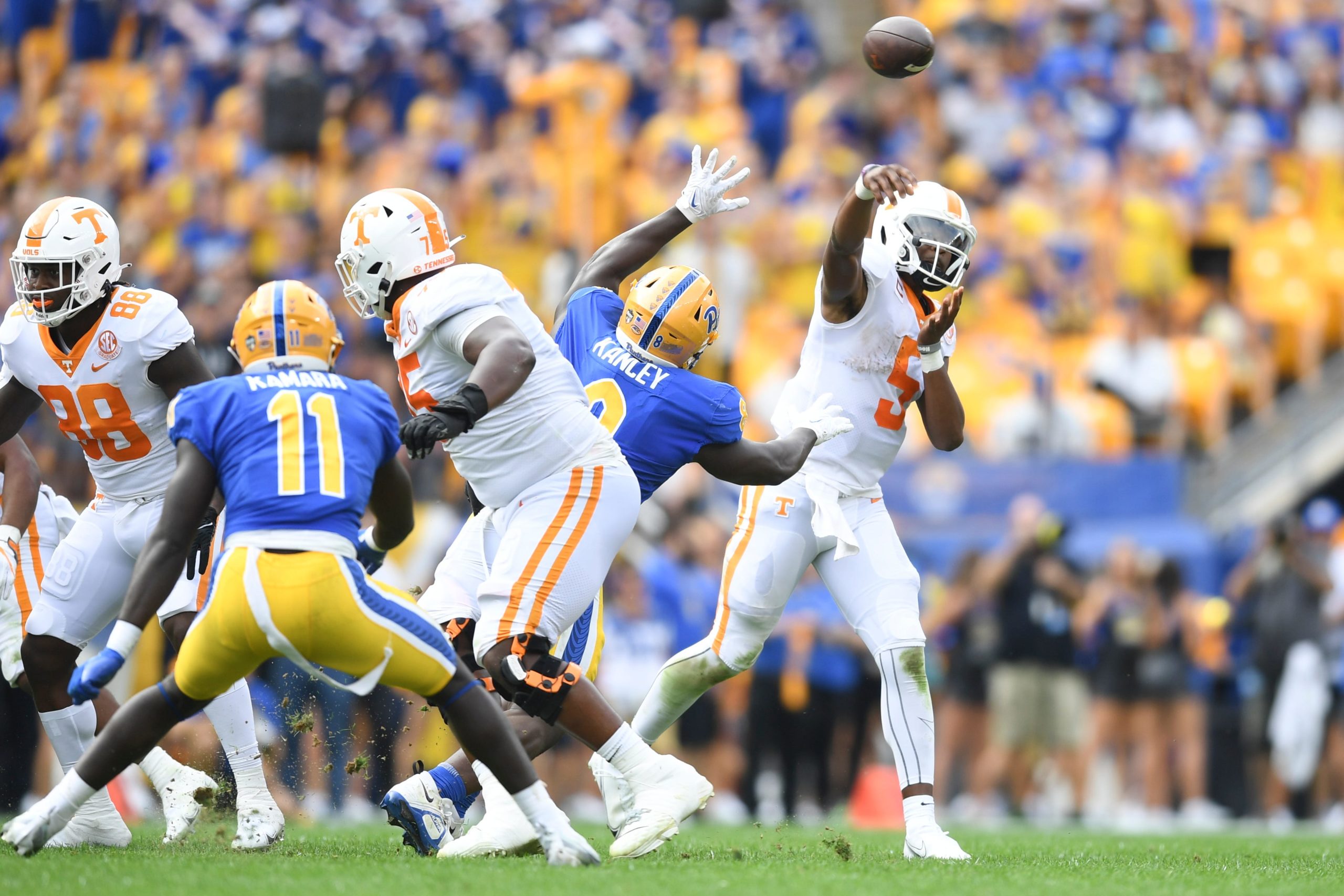 Tennessee quarterback Hendon Hooker (5) throws a pass during the first half of a game between the Tennessee Volunteers and Pittsburgh Panthers in Acrisure Stadium in Pittsburgh, Saturday, Sept. 10, 2022. Tennpitt0910 01029