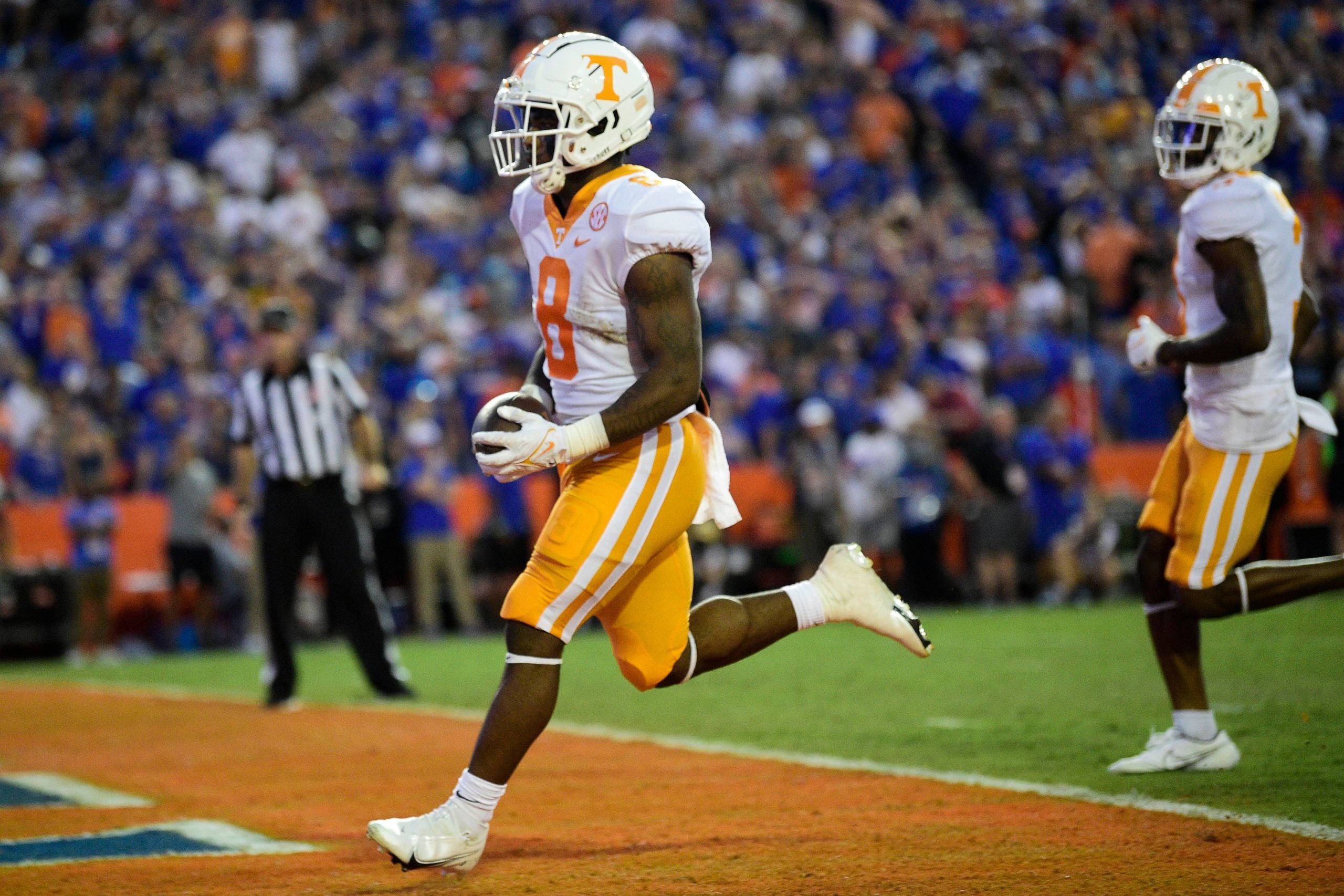 Tennessee running back Tiyon Evans (8) scores a touchdown during a game at Ben Hill Griffin Stadium in Gainesville, Fla. on Saturday, Sept. 25, 2021. Kns Tennessee Florida Football