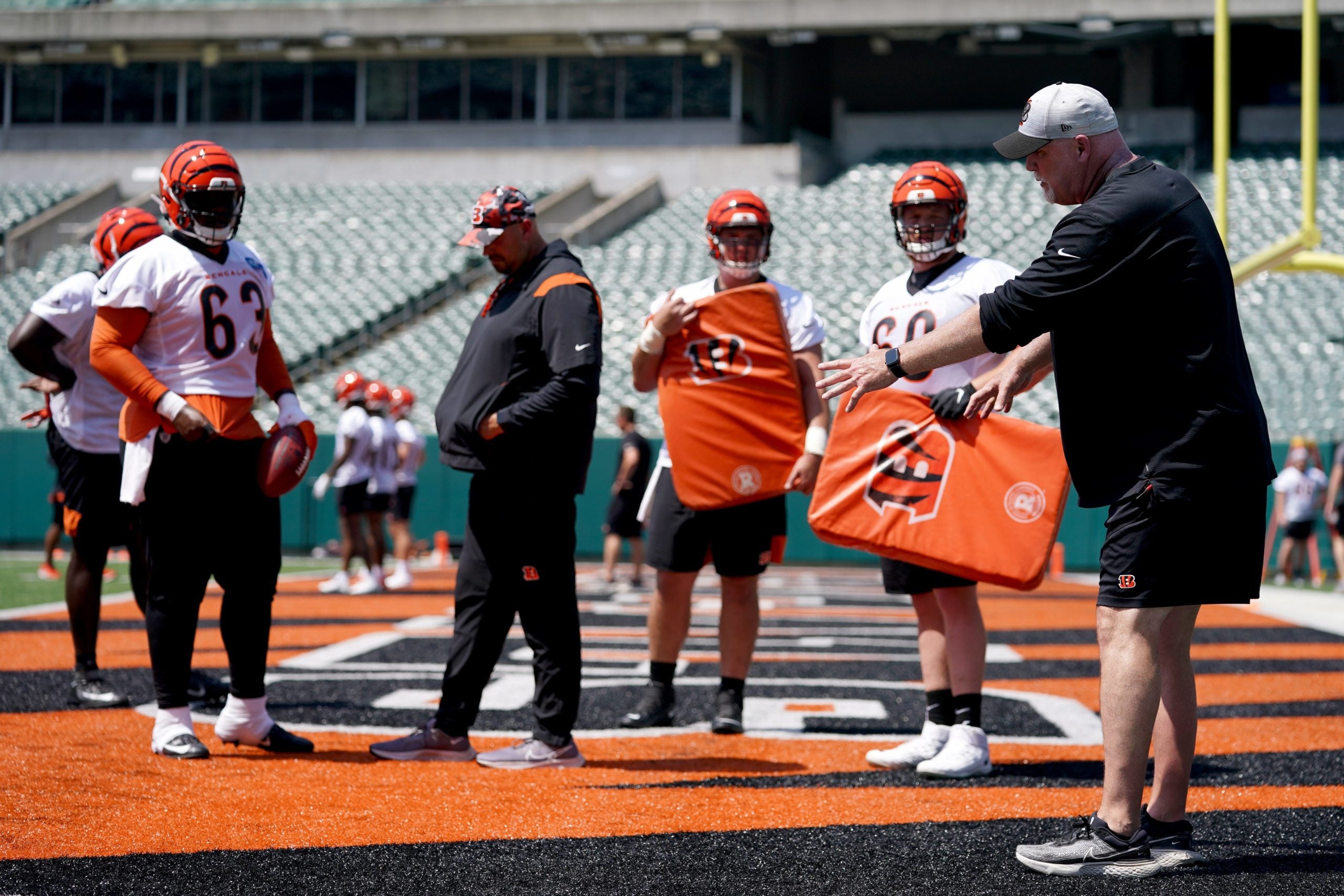 Cincinnati Bengals offensive line coach Frank Pollack works with the unit during organized team activities practice, Tuesday, June 14, 2022, at Paul Brown Stadium in Cincinnati. Cincinnati Bengals Football Practice June 14 0038
