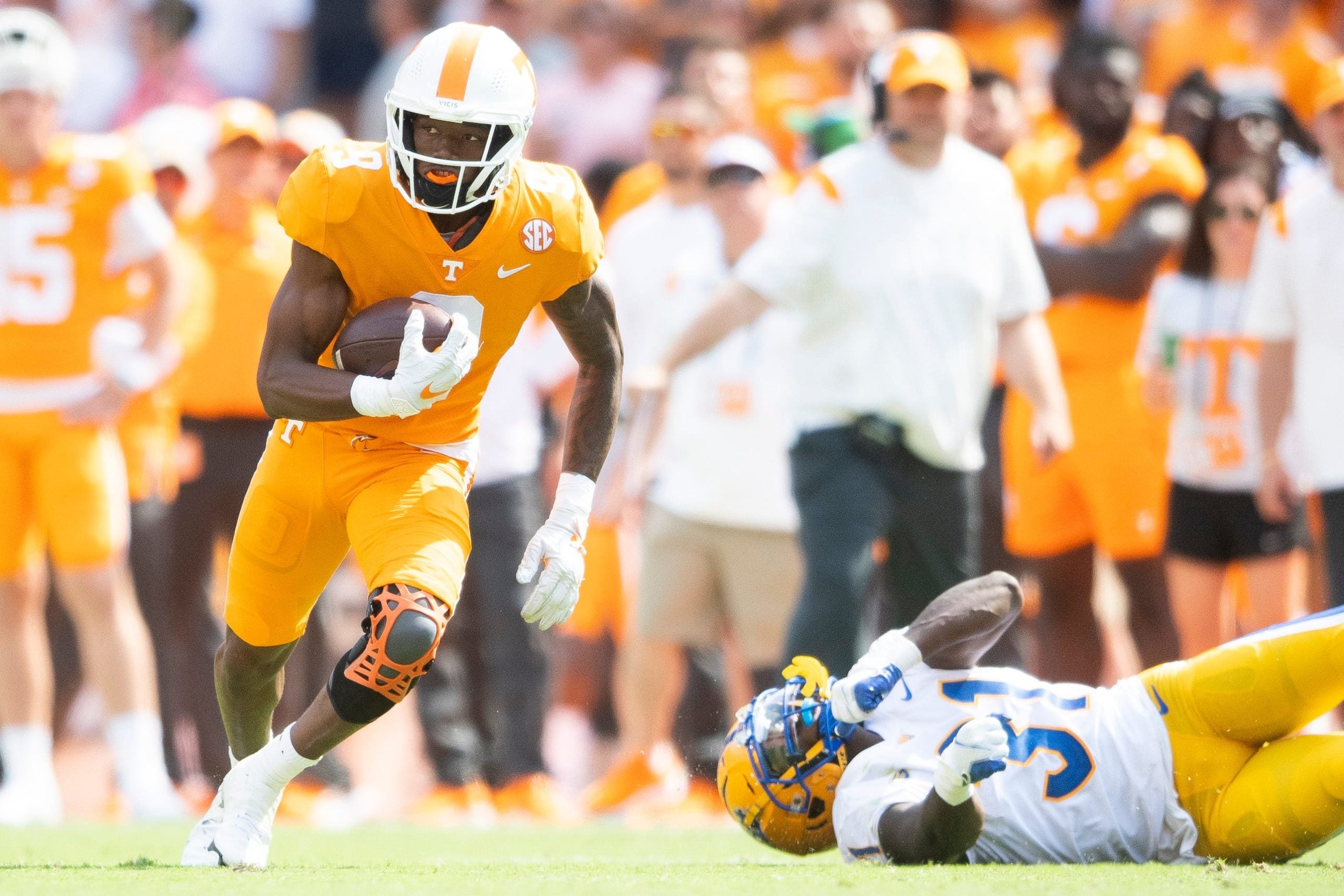 Tennessee wide receiver Jimmy Calloway (9) runs down field during a football game between the Tennessee Volunteers and the Pittsburgh Panthers in Neyland Stadium on Saturday, Sept. 11, 2021. Kns Ut Pitt Footbal Bp