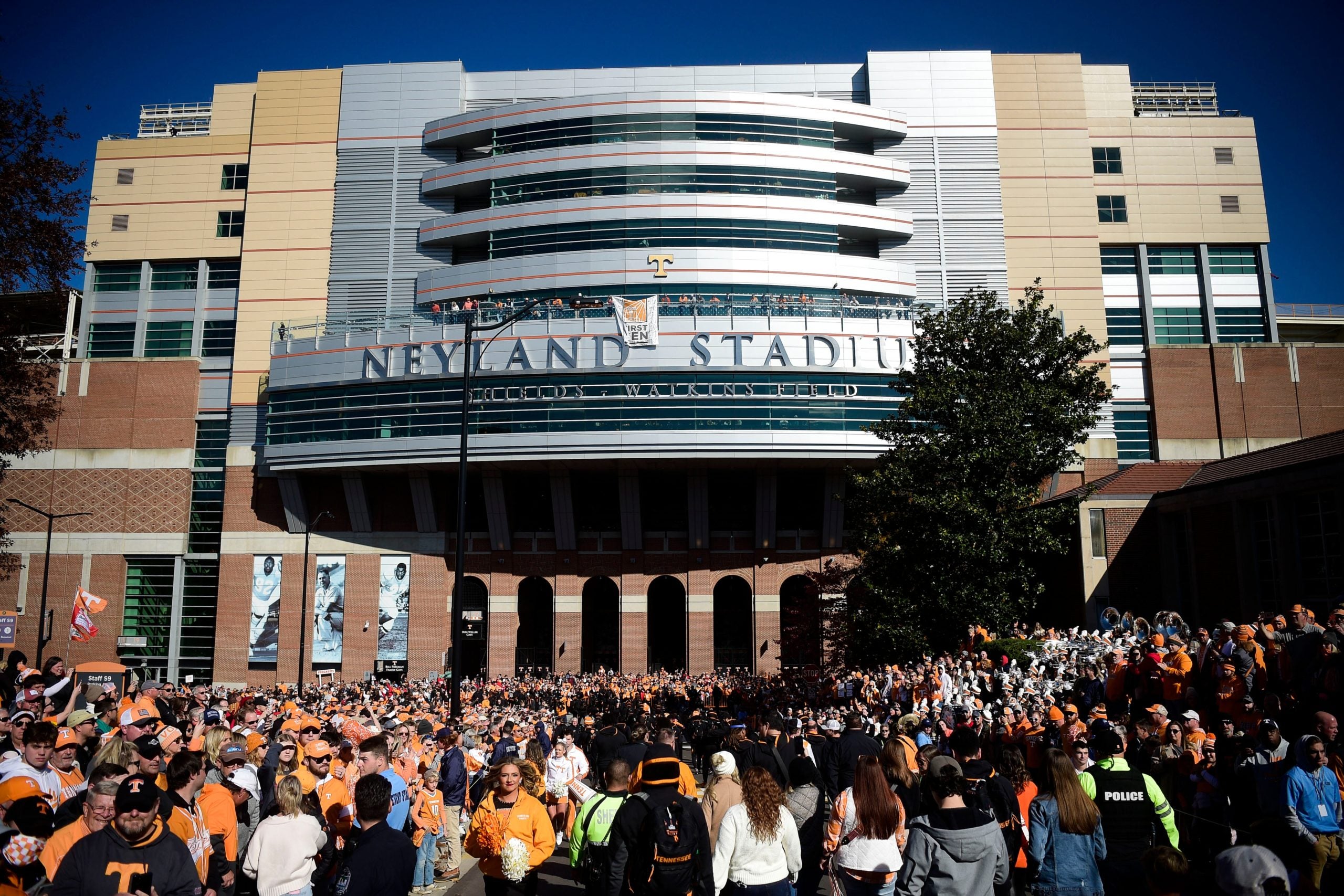 Fans gather outside of Neyland Stadium on Peyton Manning Pass during the Vol Walk ahead of an SEC football game between Tennessee and Georgia at Neyland Stadium in Knoxville, Tenn. on Saturday, Nov. 13, 2021. RANK 3 Kns Tennessee Georgia Football