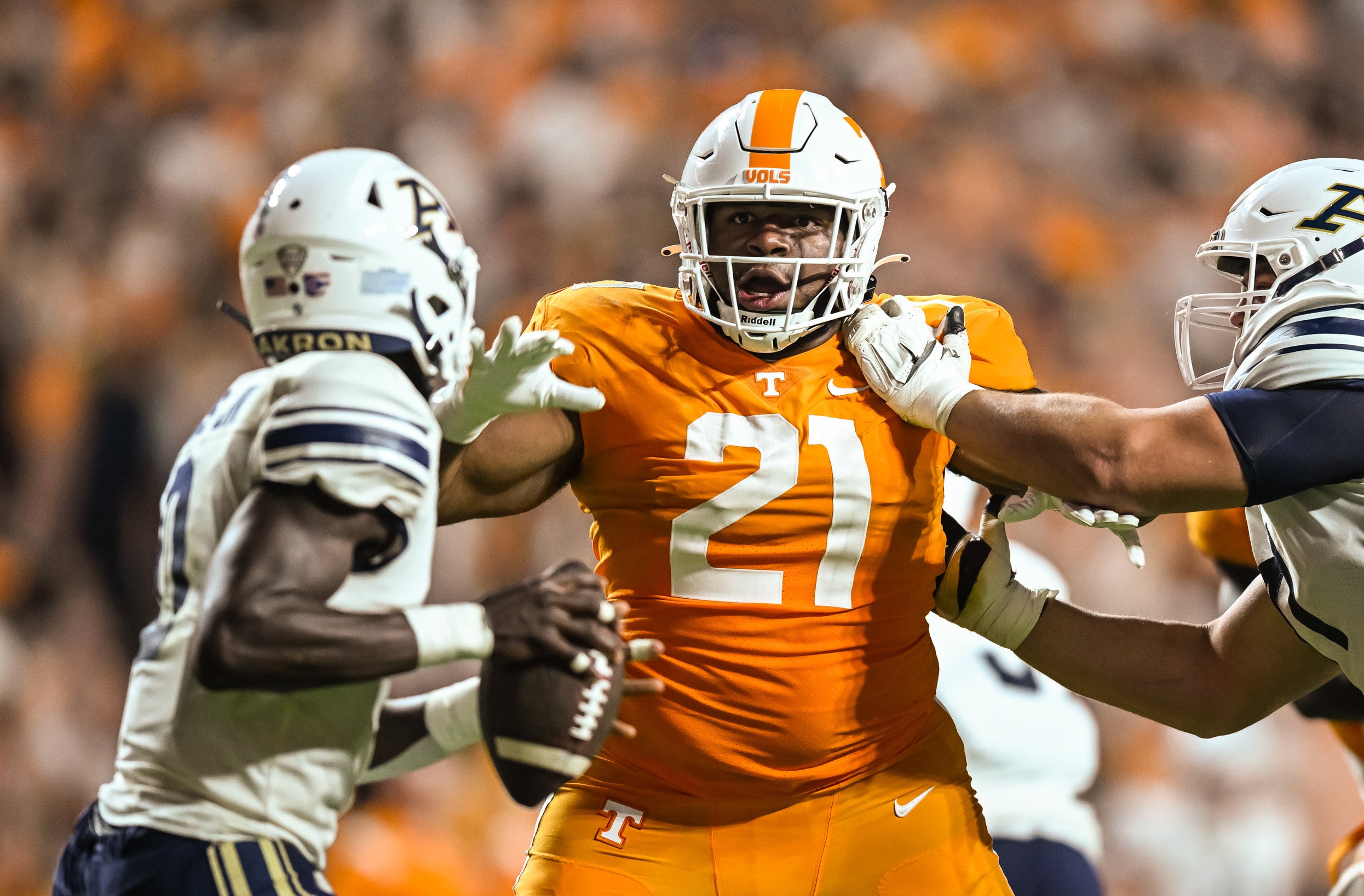 Sep 17, 2022; Knoxville, Tennessee, USA; Tennessee Volunteers defensive lineman Omari Thomas (21) rushes around Akron Zips offensive lineman Max Banes (71) during the first half at Neyland Stadium. Mandatory Credit: Bryan Lynn-USA TODAY Sports