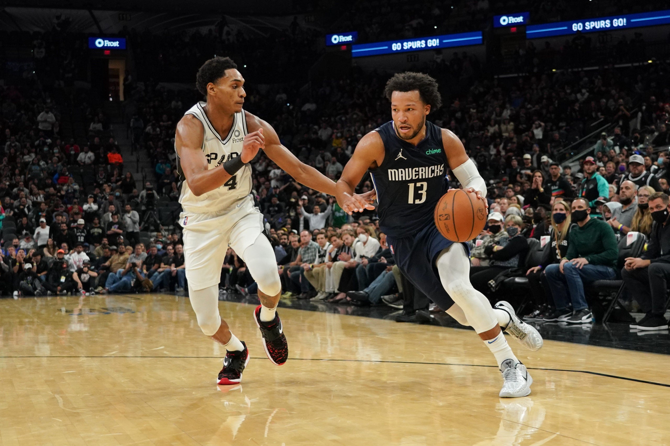 Jalen Brunson leads with 33 points