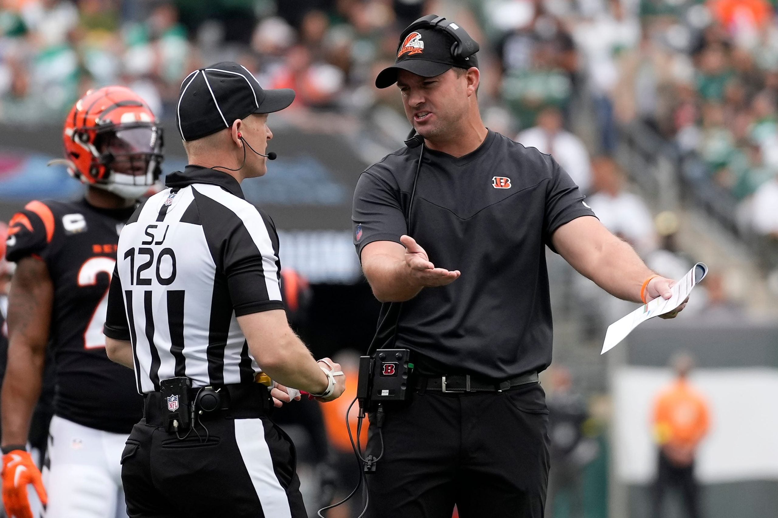 Cincinnati Bengals head coach Zac Taylor challenges a potential touchdown catch by wide receiver Tee Higgins (85) in the first quarter of the NFL Week 3 game between the New York Jets and the Cincinnati Bengals at MetLife Stadium in East Rutherford, N.J., on Sunday, Sept. 25, 2022. Cincinnati Bengals At New York Jets Week 3 Syndication The Enquirer