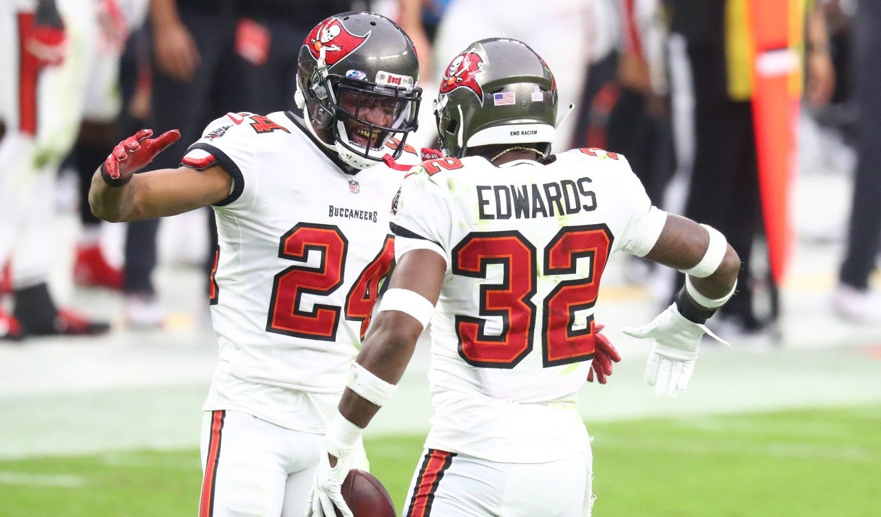 Rich results on Google's SERP when searching for 'Buccaneers Davis'