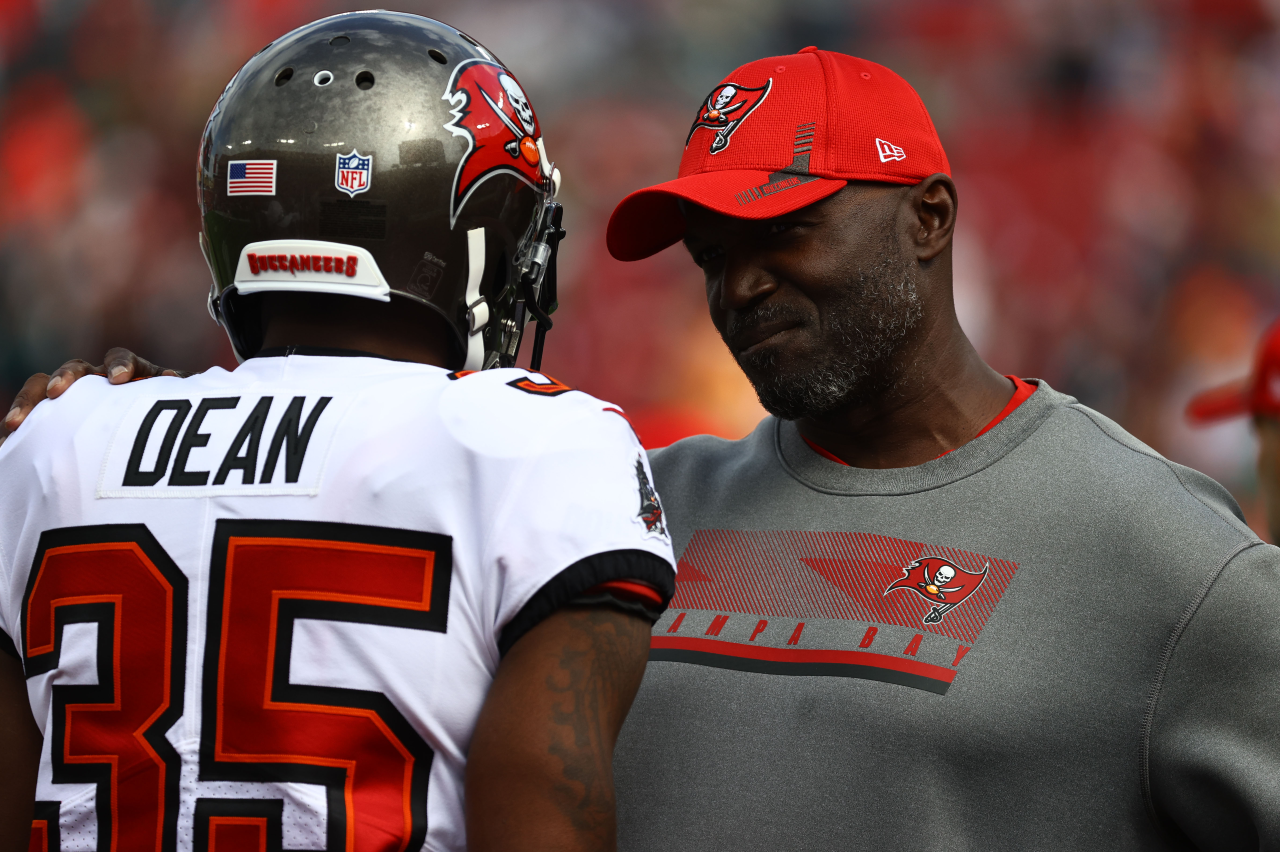 Rich results on Google's SERP when searching for 'Buccaneers Bowles'