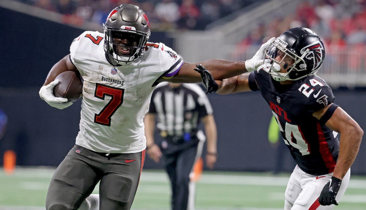 Leonard Fournette is back with the Buccaneers for another three seasons. Photo credit: Jason Getz-USA TODAY Sports