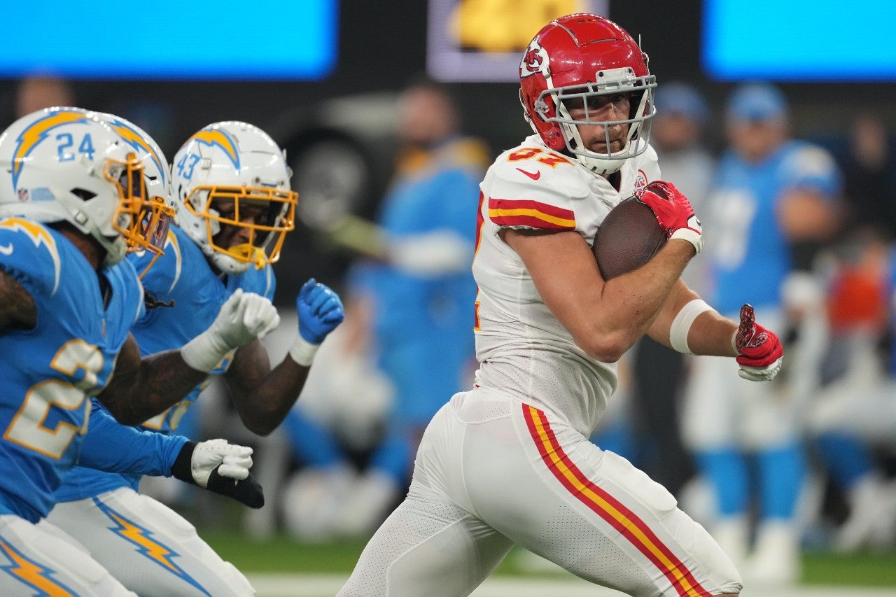 Dec 16, 2021; Inglewood, California, USA; Kansas City Chiefs tight end Travis Kelce (87) runs with the ball against the Los Angeles Chargers in the second half at SoFi Stadium. Mandatory Credit: Kirby Lee-USA TODAY Sports