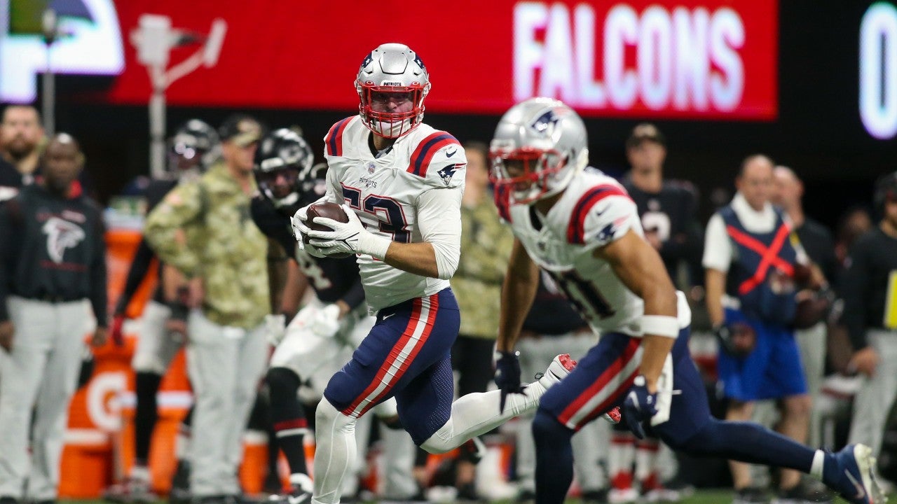 Rich results on Google's SERP when searching for 'Kyle Van Noy, Cowboys'