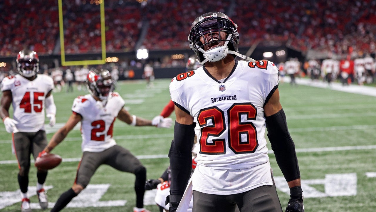 Rich results on Google's SERP when searching for 'Buccaneers free agency'