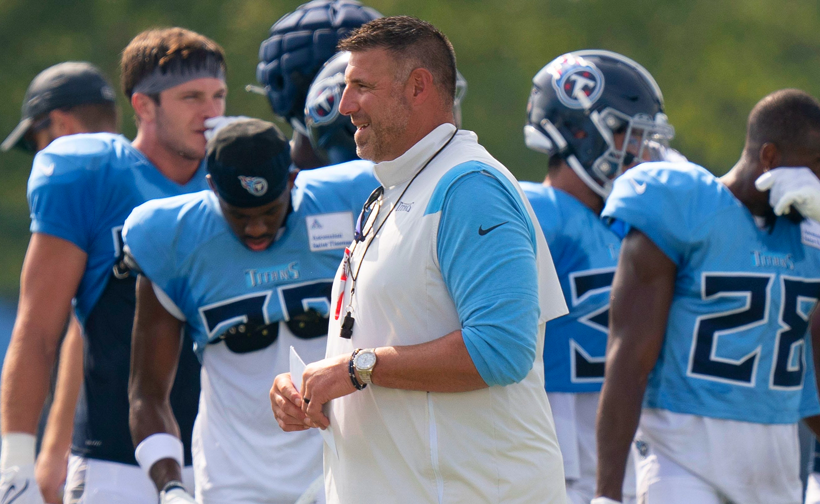 Tennessee Titans head coach Mike Vrabel talks with his players during a joint training camp practice against the Tampa Bay Buccaneers at Ascension Saint Thomas Sports Park Wednesday, Aug. 17, 2022, in Nashville, Tenn. Nas 0817 Titans Bucs 015