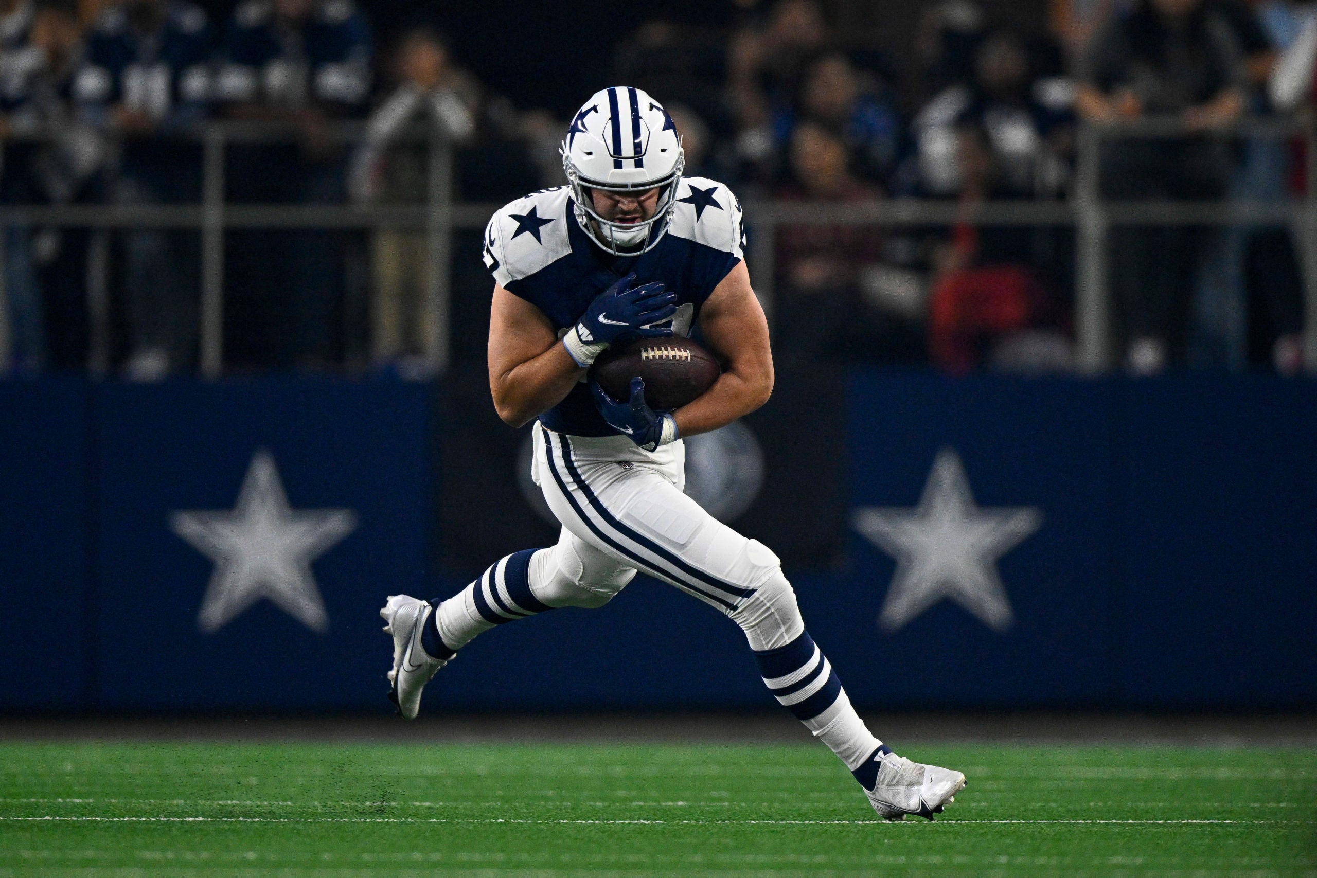 Nov 24, 2022; Arlington, Texas, USA; Dallas Cowboys tight end Jake Ferguson (87) in action during the game between the Dallas Cowboys and the New York Giants at AT&T Stadium. Mandatory Credit: Jerome Miron-USA TODAY Sports