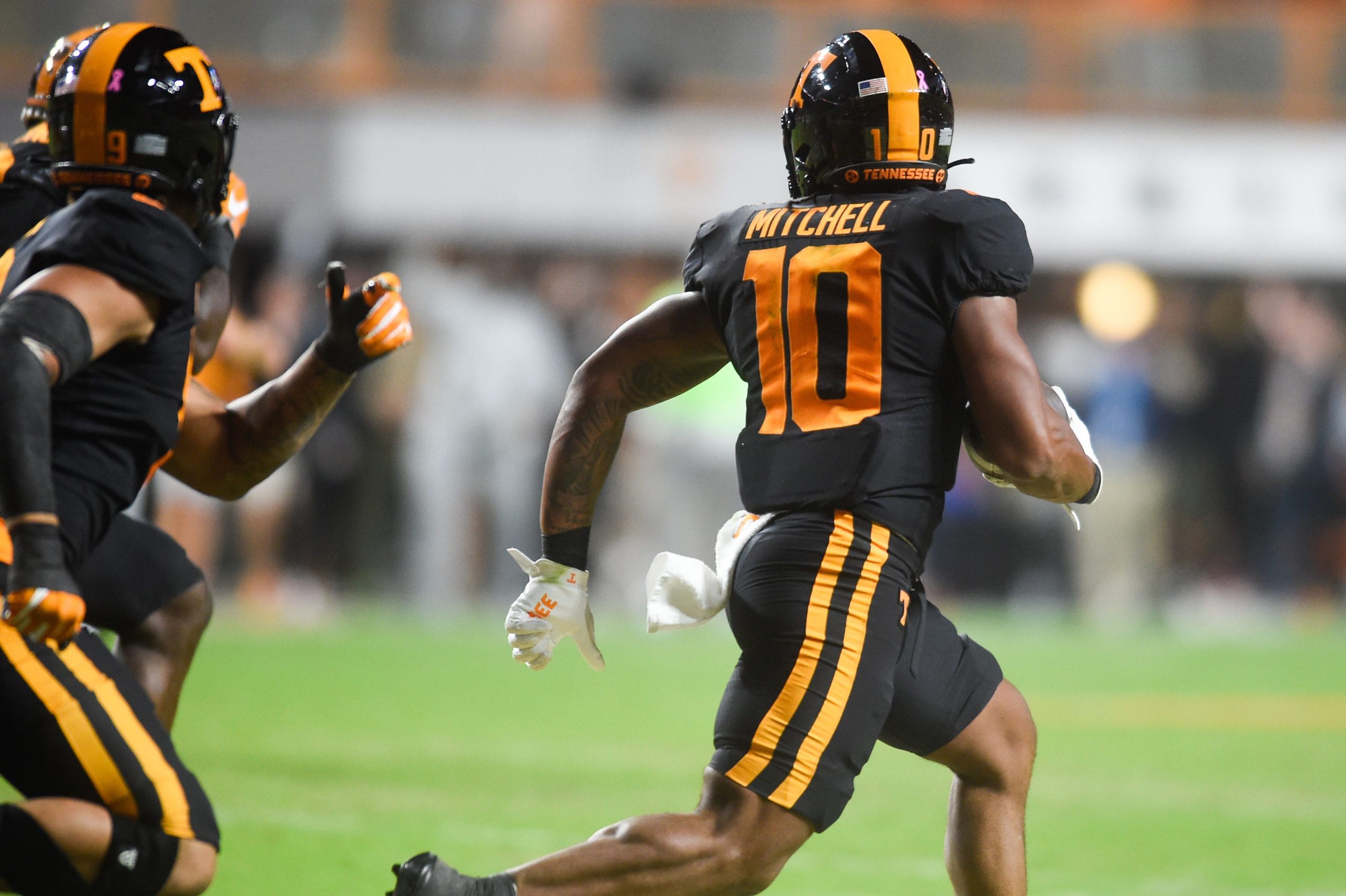 Tennessee linebacker Juwan Mitchell (10) looks for yards  after completing the interception during the NCAA football match between Tennessee and Kentucky in Knoxville, Tenn. on Saturday, Oct. 29, 2022. Tennesseevskentucky1029 2245