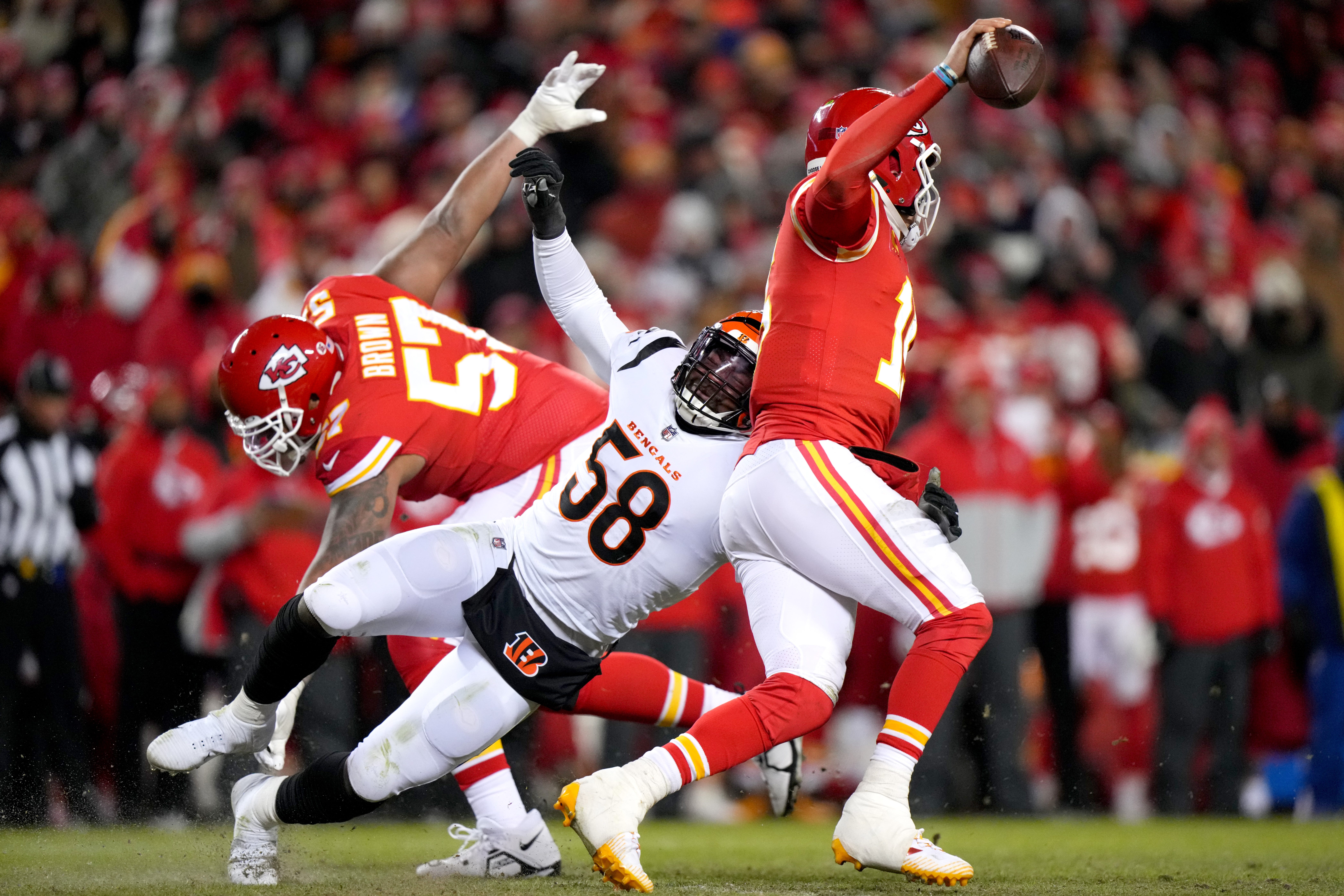 Cincinnati Bengals defensive end Joseph Ossai (58) pressures Kansas City Chiefs quarterback Patrick Mahomes (15) in the fourth quarter during the AFC championship NFL game between the Cincinnati Bengals and the Kansas City Chiefs, Sunday, Jan. 29, 2023, at GEHA Field at Arrowhead Stadium in Kansas City, Mo. The Kansas City Chiefs lead the Cincinnati Bengals, 13-6, at halftime. Cincinnati Bengals At Kansas City Chiefs Afc Championship Jan 29 0364