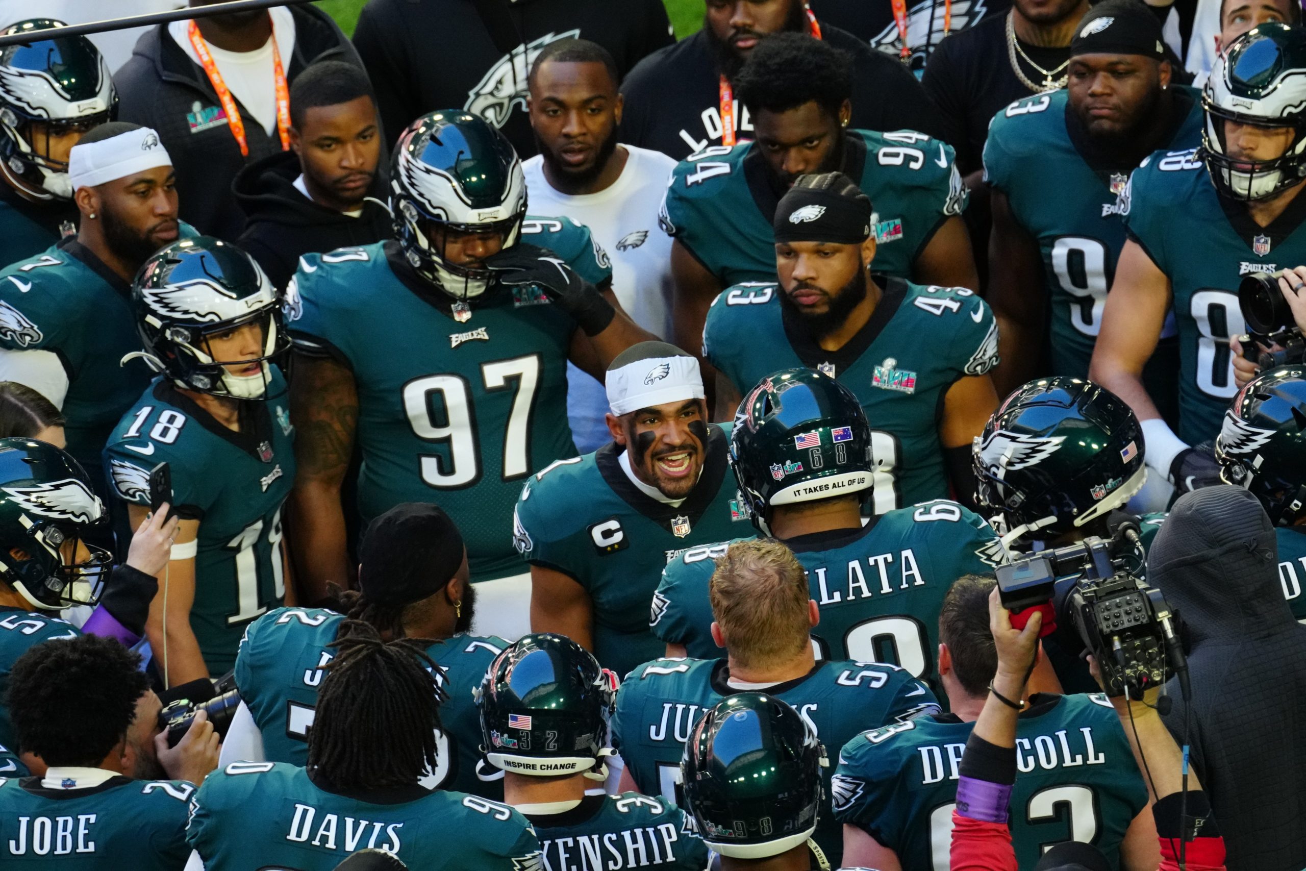 Philadelphia Eagles quarterback Jalen Hurts (1) pumps up his teammates in a huddle before playing the Kansas City Chiefs in Super Bowl LVII at State Farm Stadium in Glendale on Feb. 12, 2023. Nfl Super Bowl Lvii Kansas City Chiefs