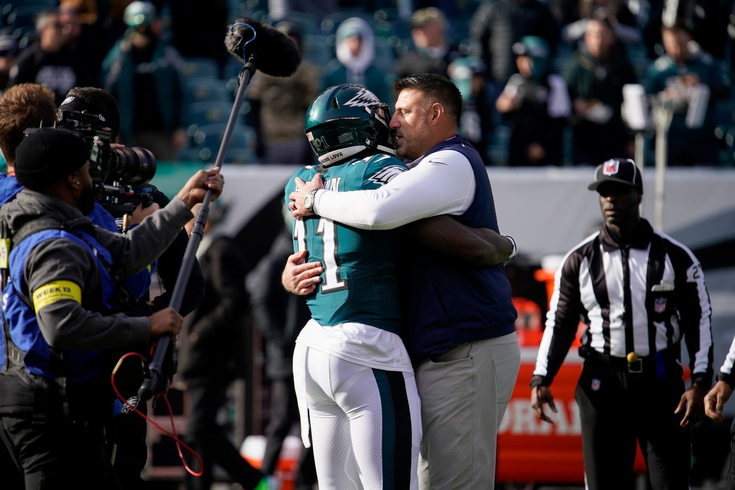 Tennessee Titans head coach Mike Vrabel hugs Philadelphia Eagles wide receiver A.J. Brown (11) as the teams get ready to face off at Lincoln Financial Field Sunday, Dec. 4, 2022, in Philadelphia, Pa. Nfl Tennessee Titans At Philadelphia Eagles
