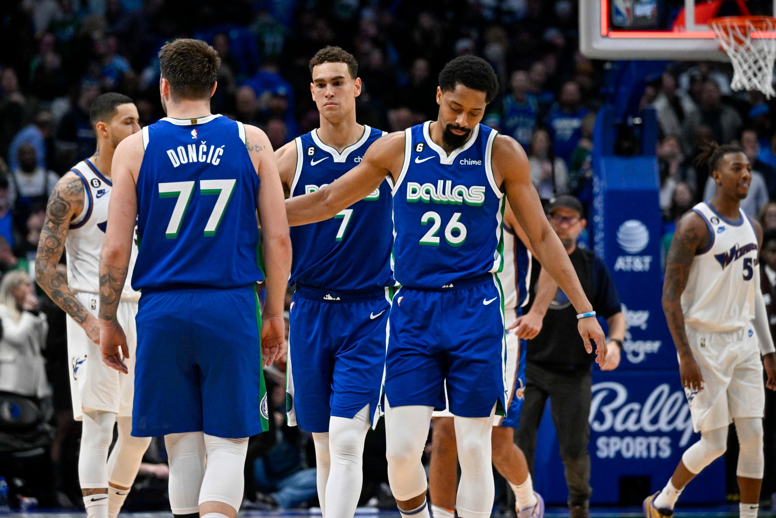 Spencer Dinwiddie and Luka Doncic during the Dallas Mavericks' loss to the Washington Wizards.