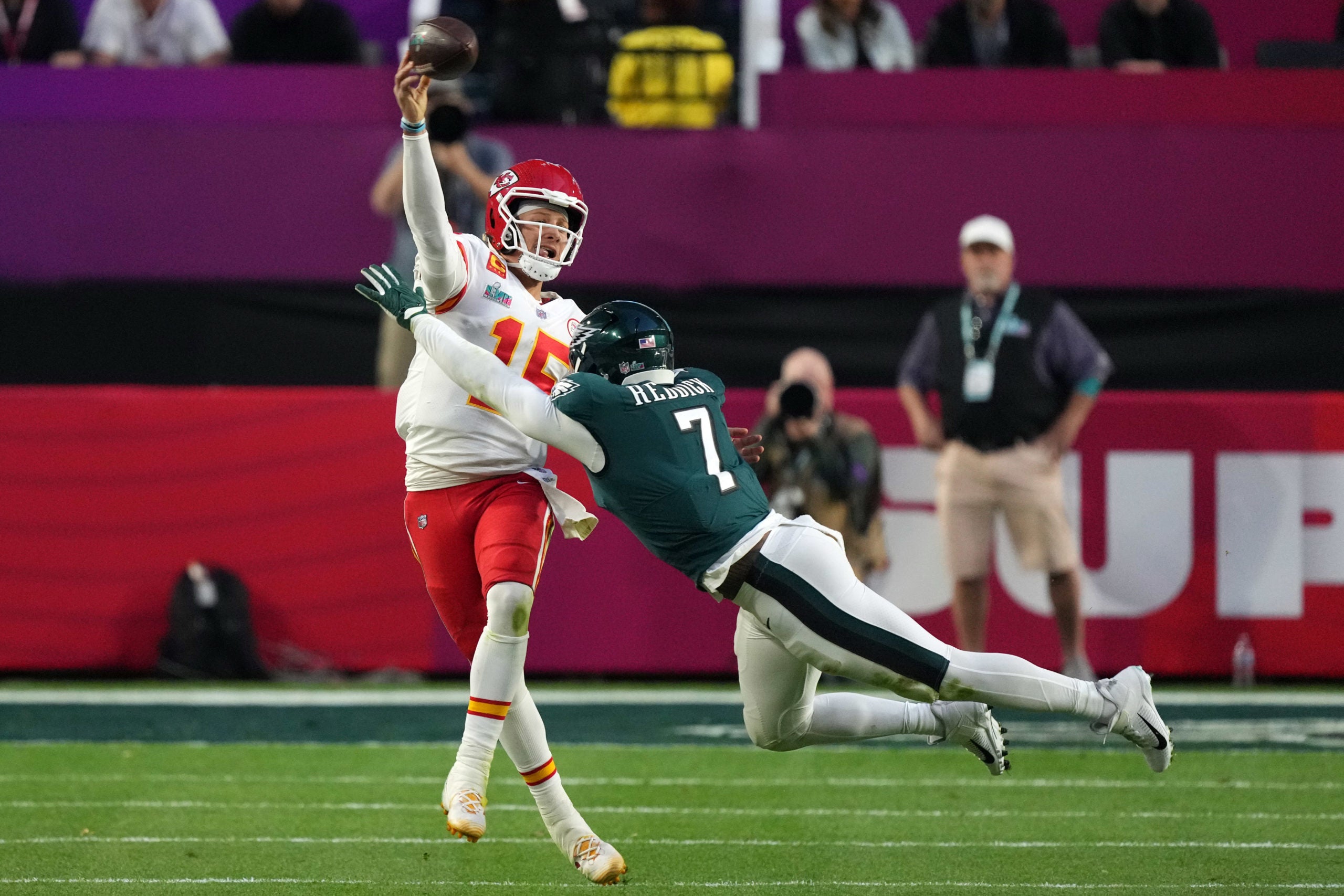 Philadelphia Eagles pass rush sacks Patrick Mahomes Kansas City Chiefs Super Bowl LVII stats football NFL news
