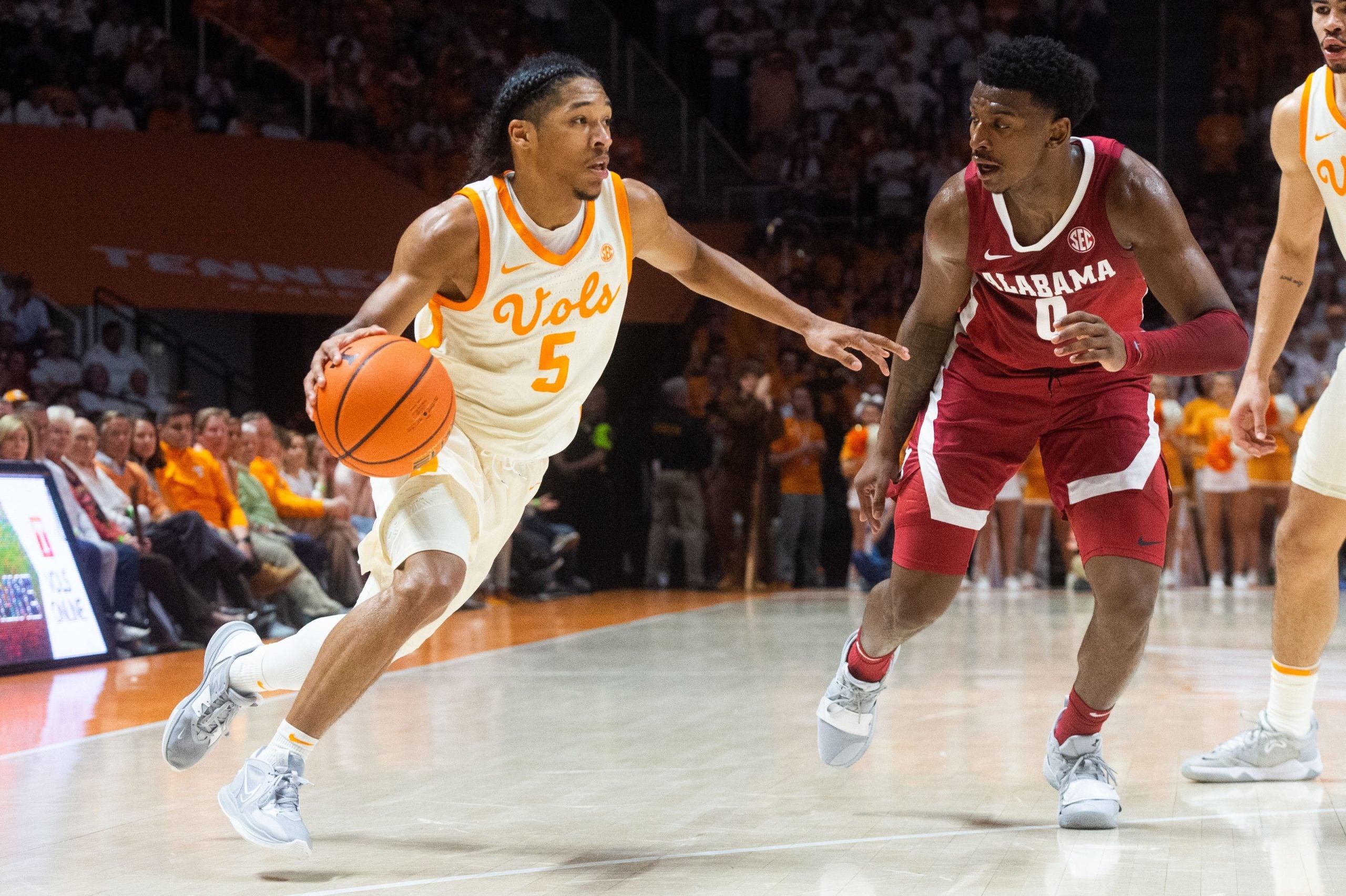 Tennessee guard Zakai Zeigler (5) moves past Alabama guard Jaden Bradley (0) during a basketball game between the Tennessee Volunteers and the Alabama Crimson Tide held at Thompson-Boling Arena in Knoxville, Tenn., on Wednesday, Feb. 15, 2023. Kns Vols Bama Hoops
