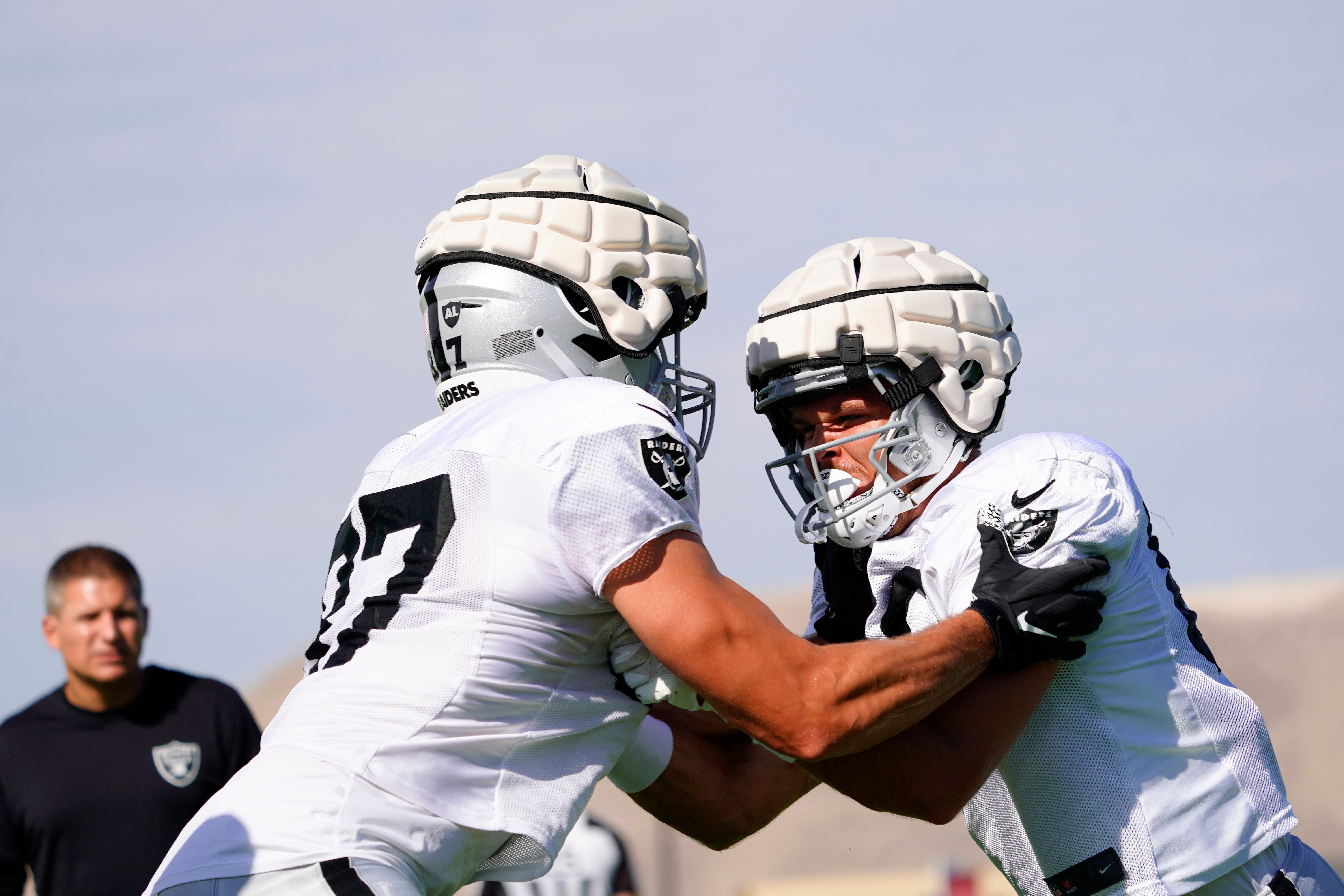 Horsted, Raiders, re-sign