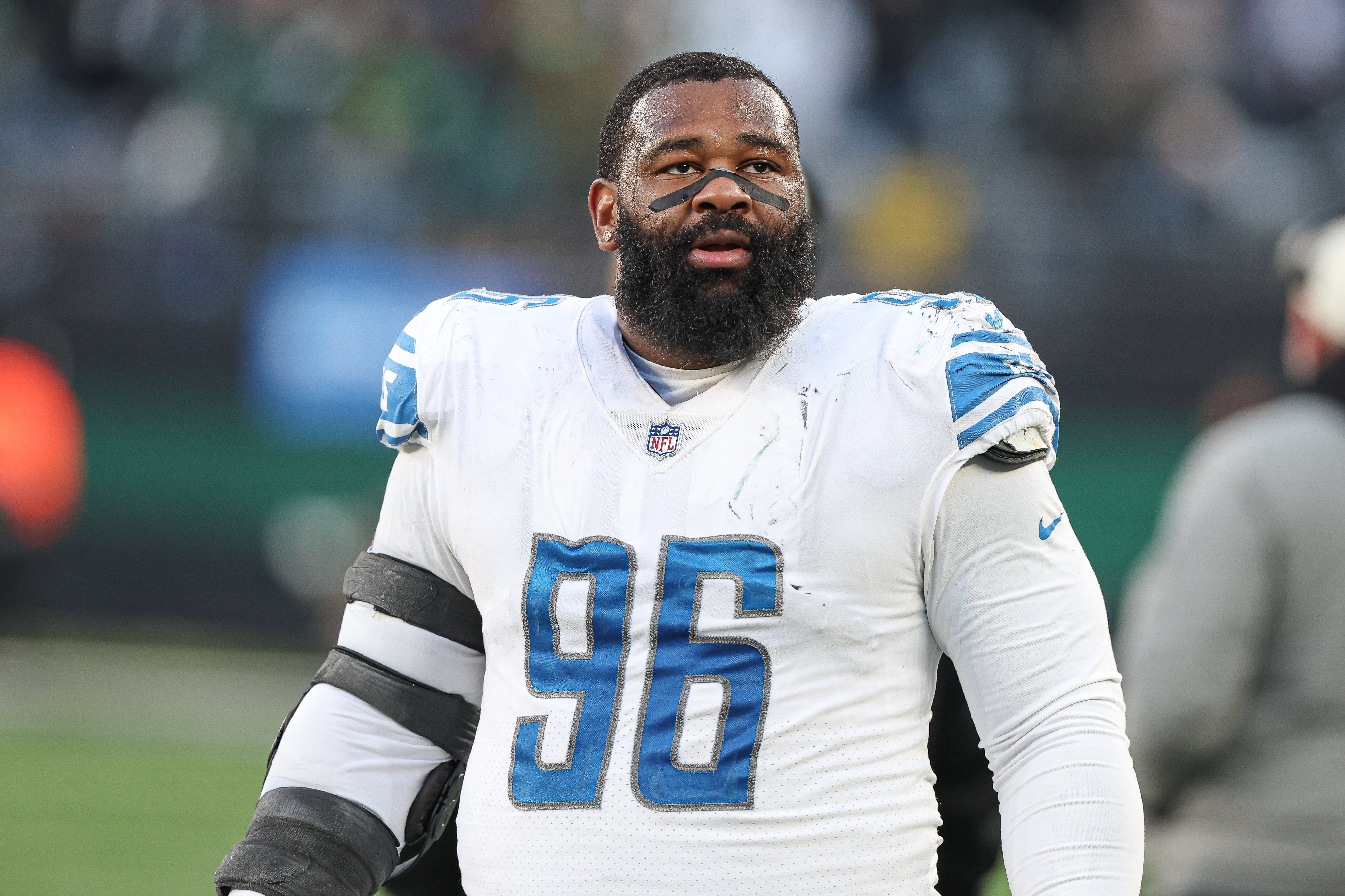Detroit Lions re-sign DL Isaiah Buggs contract details free agency NFL football stats news