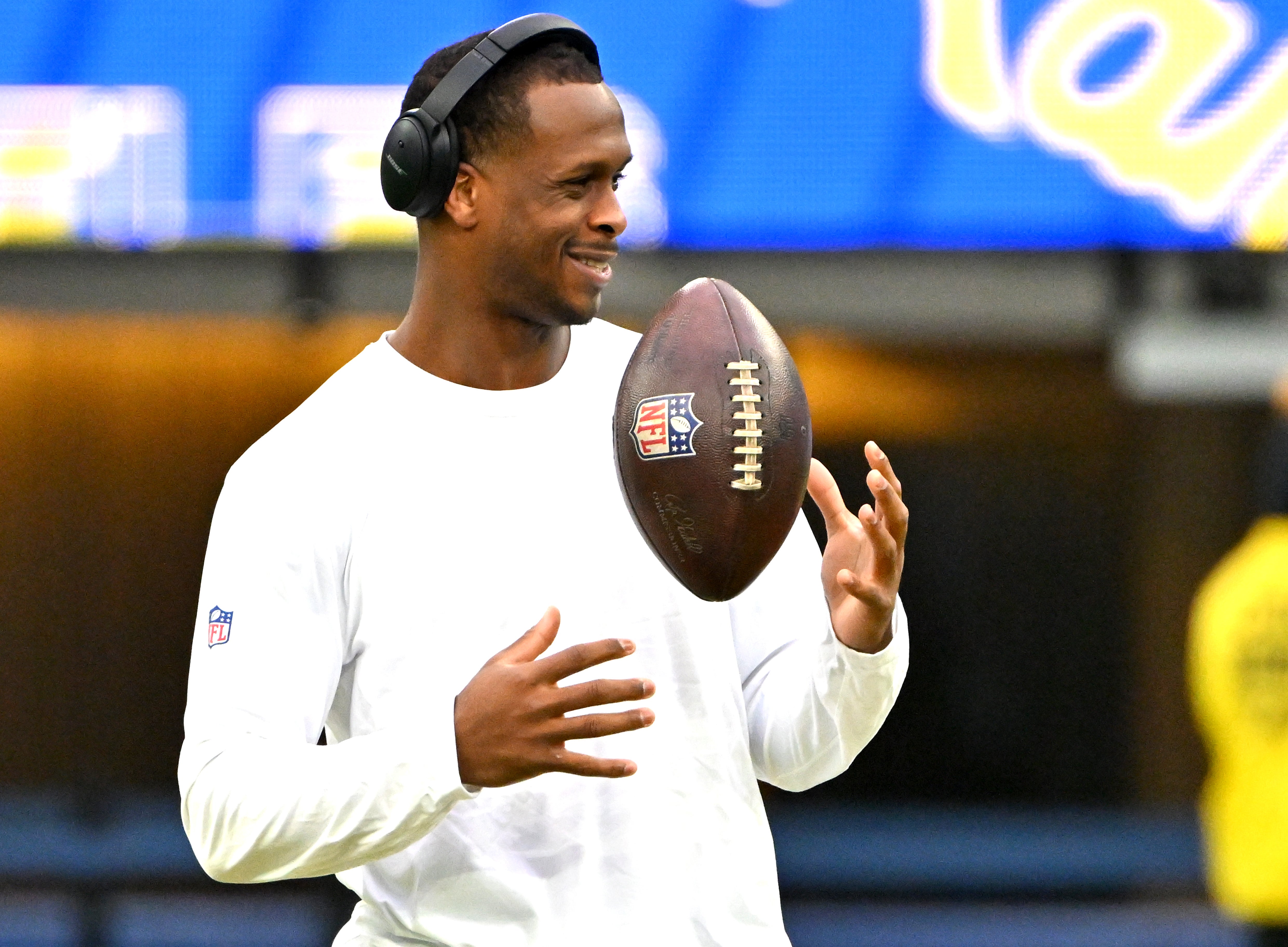 Dec 4, 2022; Inglewood, California, USA; Seattle Seahawks quarterback Geno Smith (7) warms up for a game against the Los Angeles Rams at SoFi Stadium.