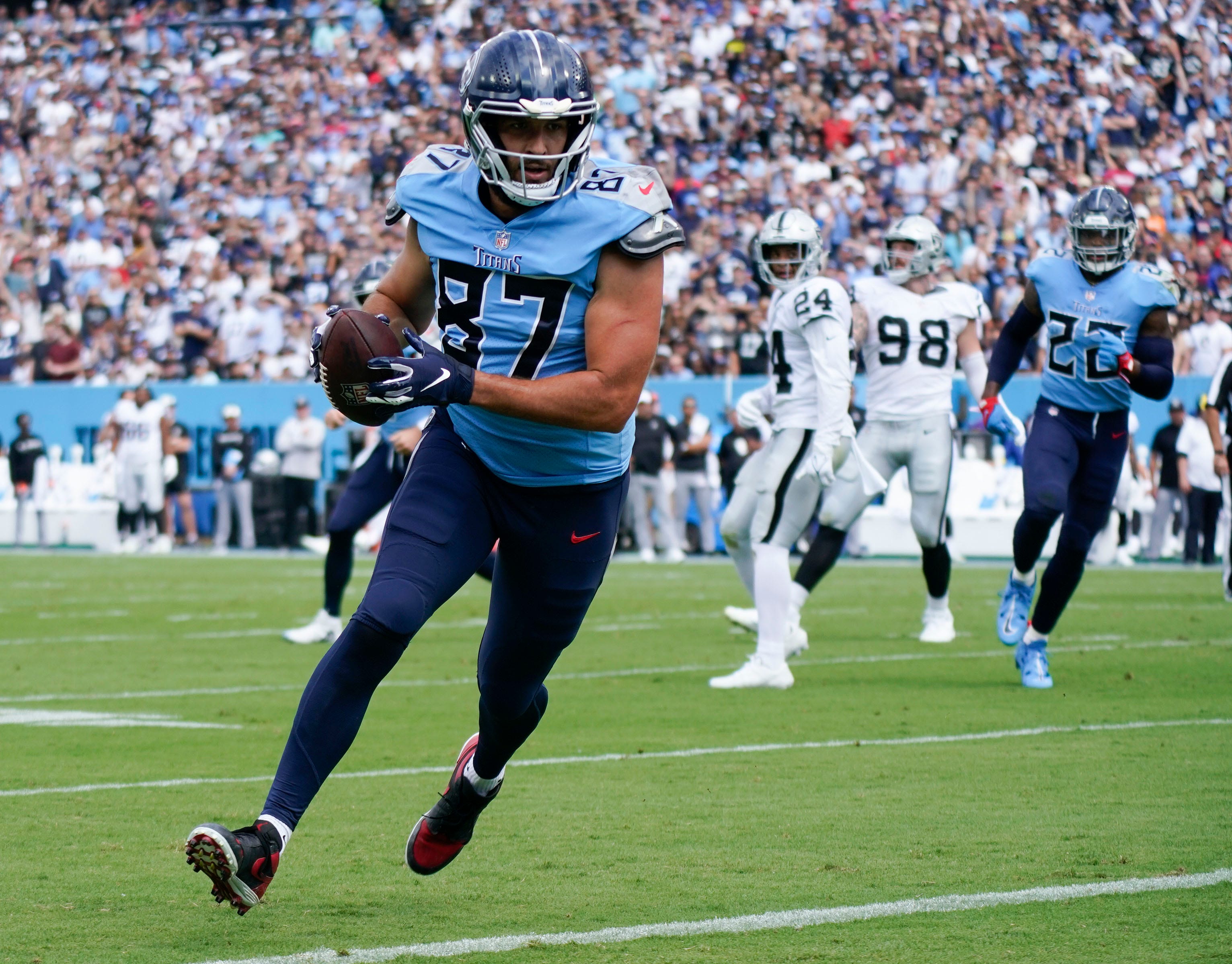 Tennessee Titans sign free agent TE tight end Trevon Wesco Geoff Swaim NFL football stats news
