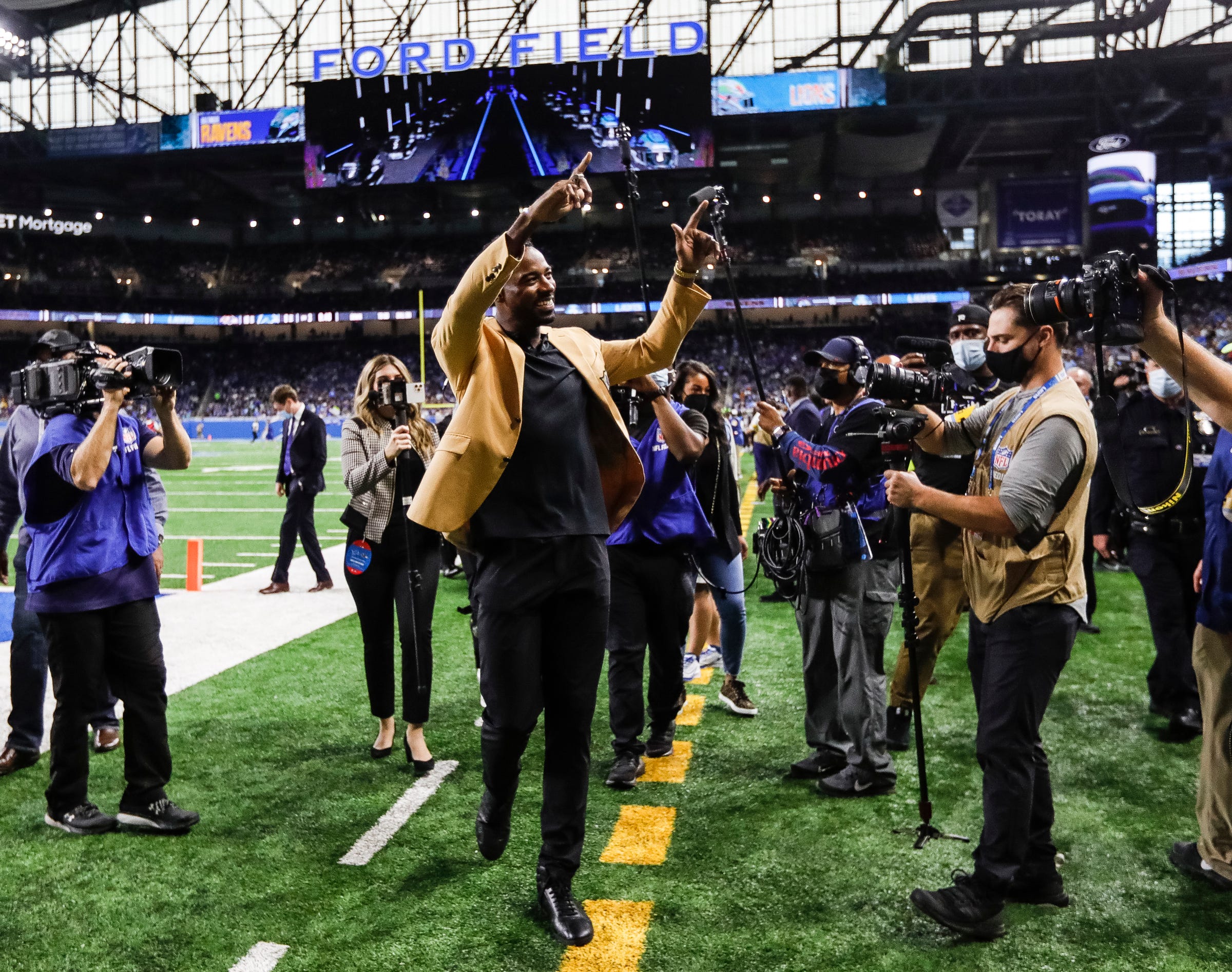 Sep 26, 2021; Detroit, MI, USA; Detroit Lions former receiver Calvin Johnson waves at fans after speaking at his Hall of Fame Ring Ceremony at Ford Field in Detroit on Sunday, Sept. 26, 2021. Mandatory Credit: Junfu Han-USA TODAY Sports