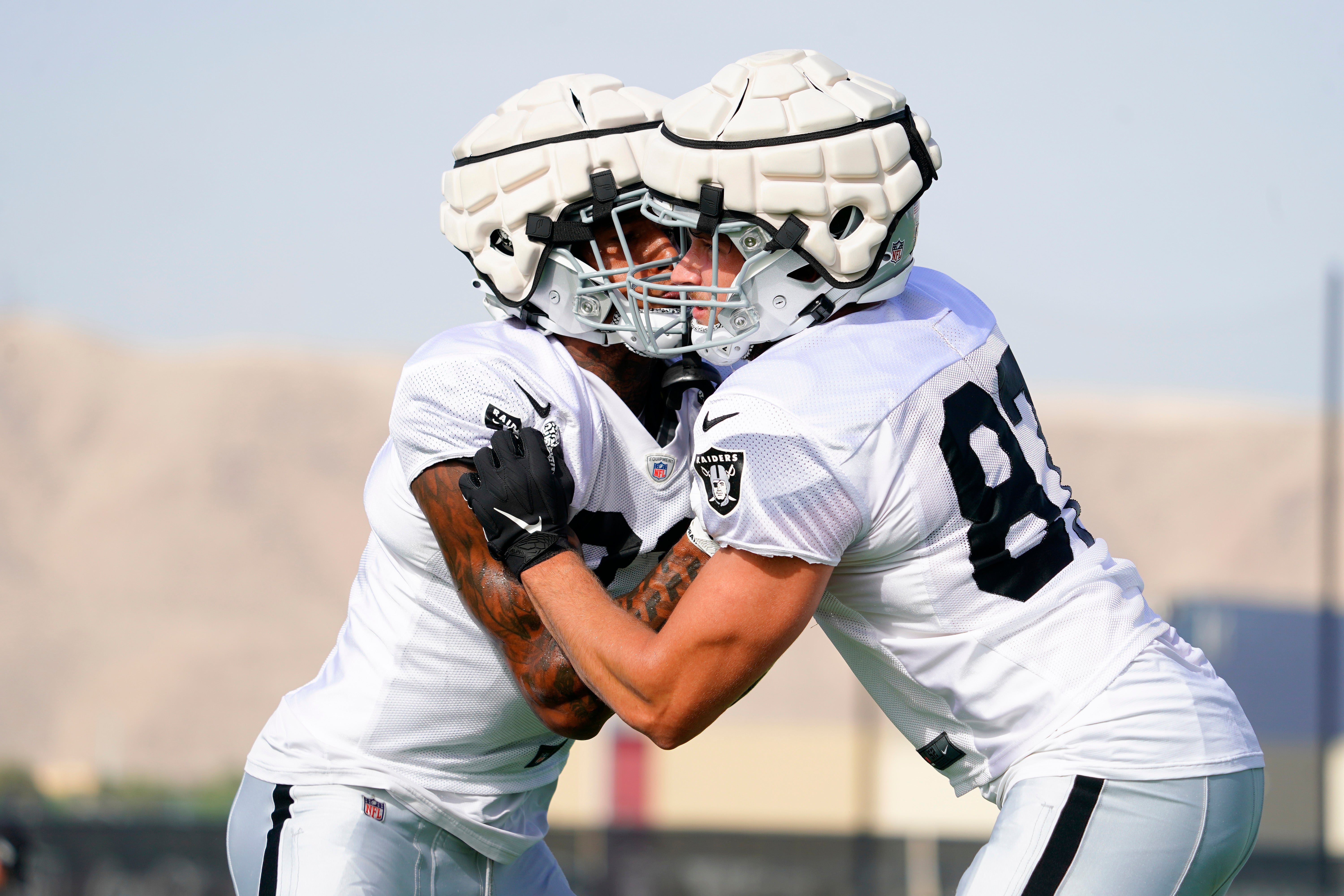 Raiders, tight end