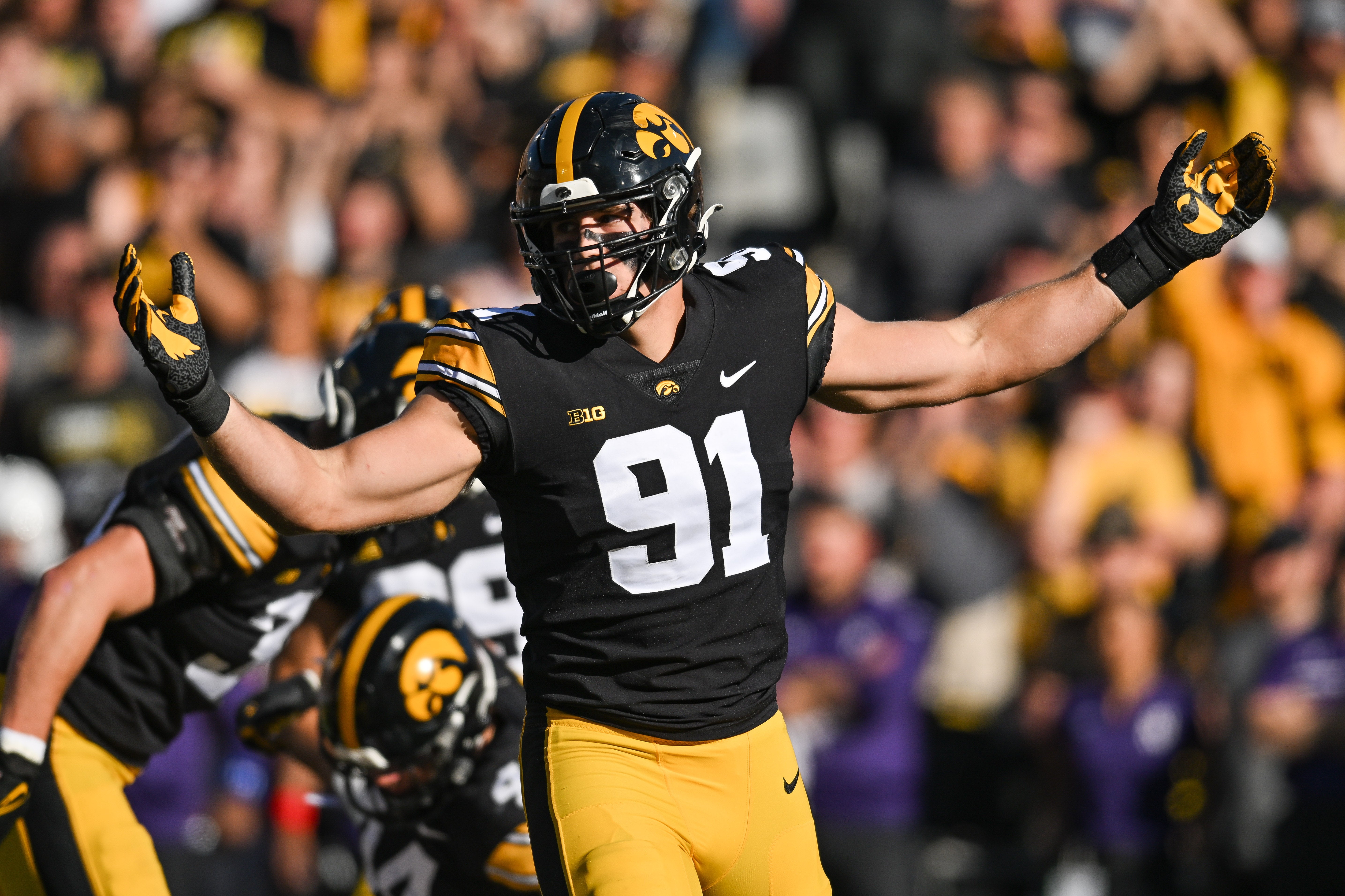 Green Bay Packers Iowa Lukas Van Ness 2023 NFL draft defensive rookie of the year odds BetMGM football stats news
