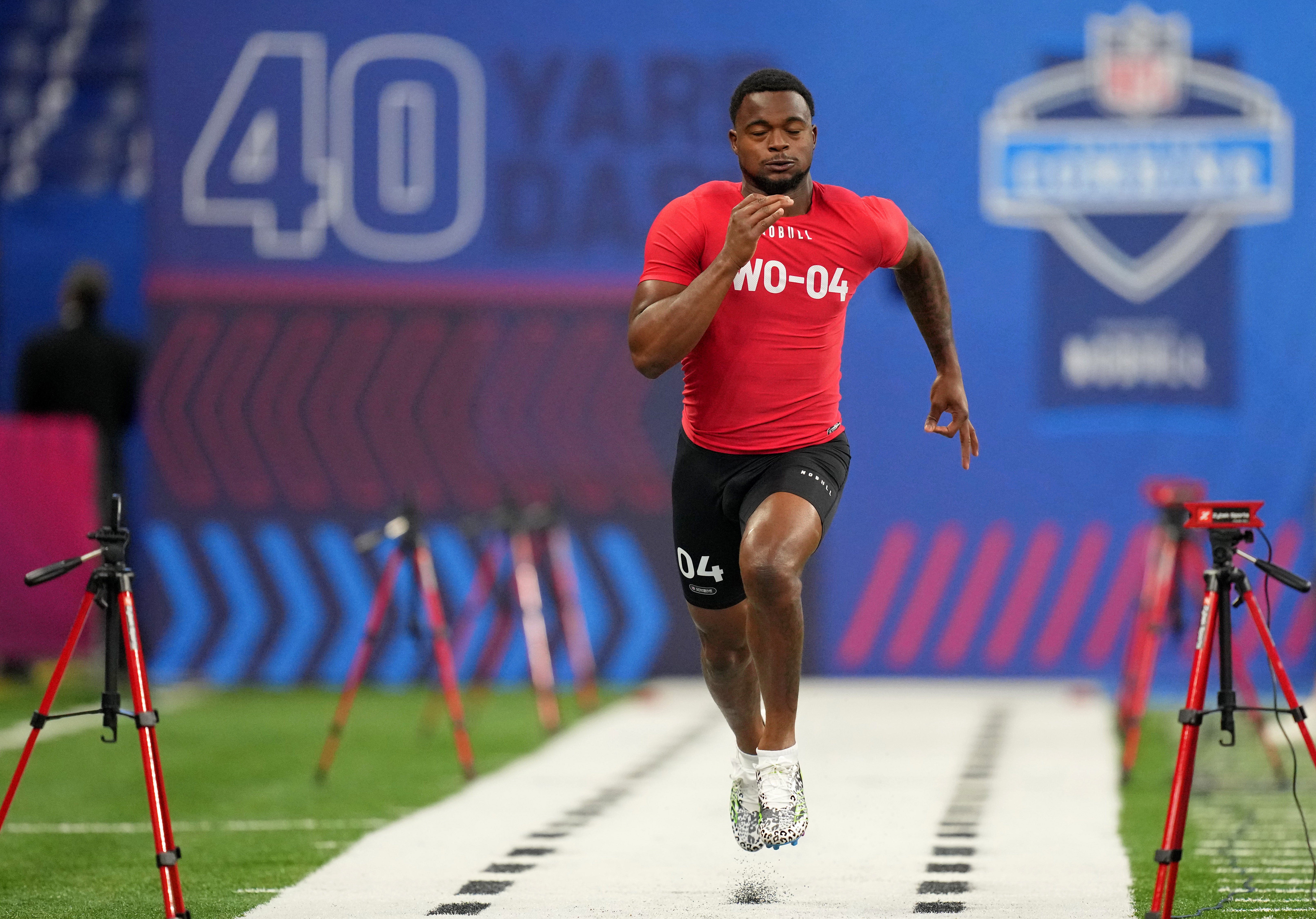 Kayshon Boutte running the 40-yard dash at the 2023 NFL Combine.