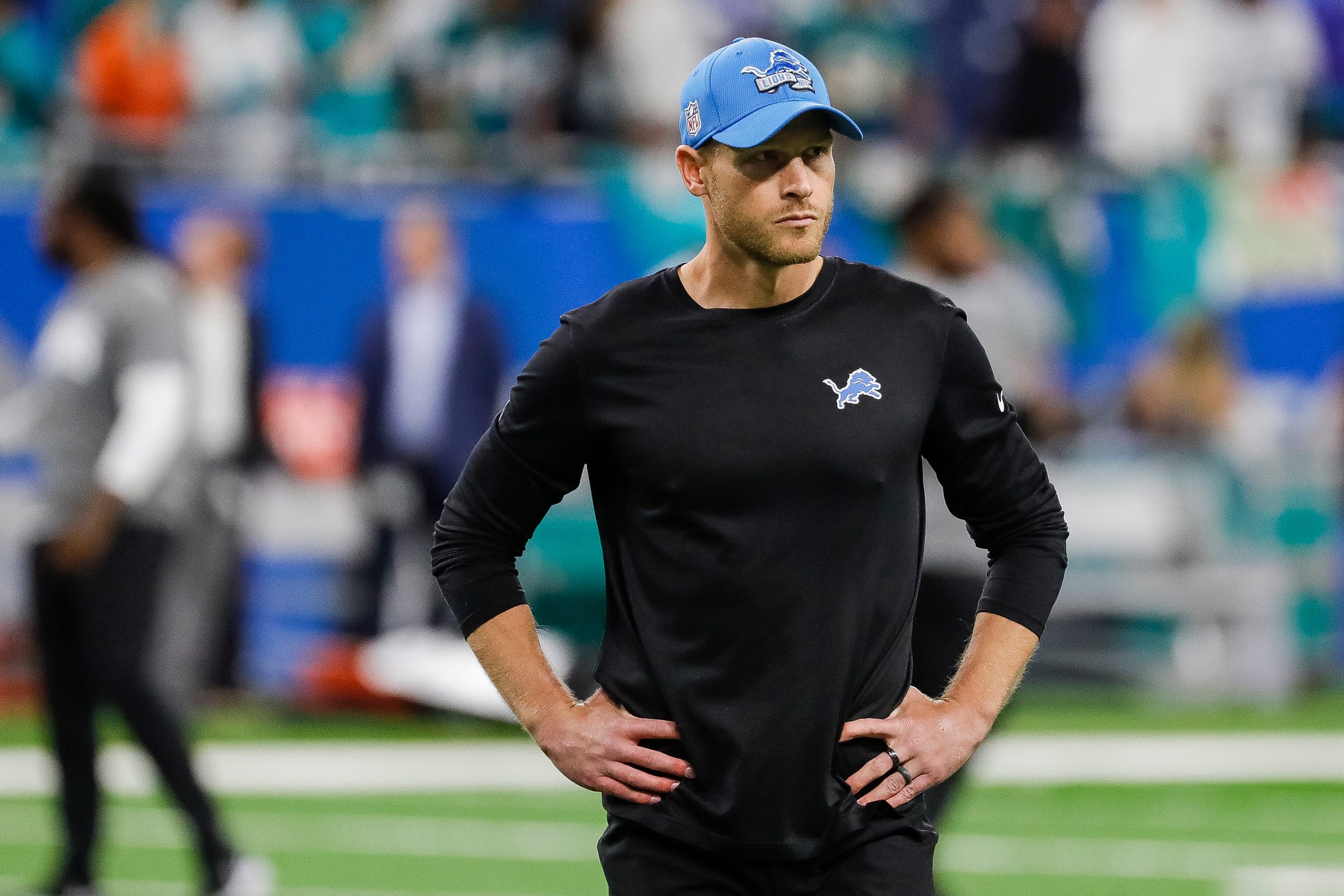 Detroit Lions offensive coordinator Ben Johnson watches warmups before the game vs. the Miami Dolphins at Ford Field in Detroit on Sunday, Oct. 30, 2022.