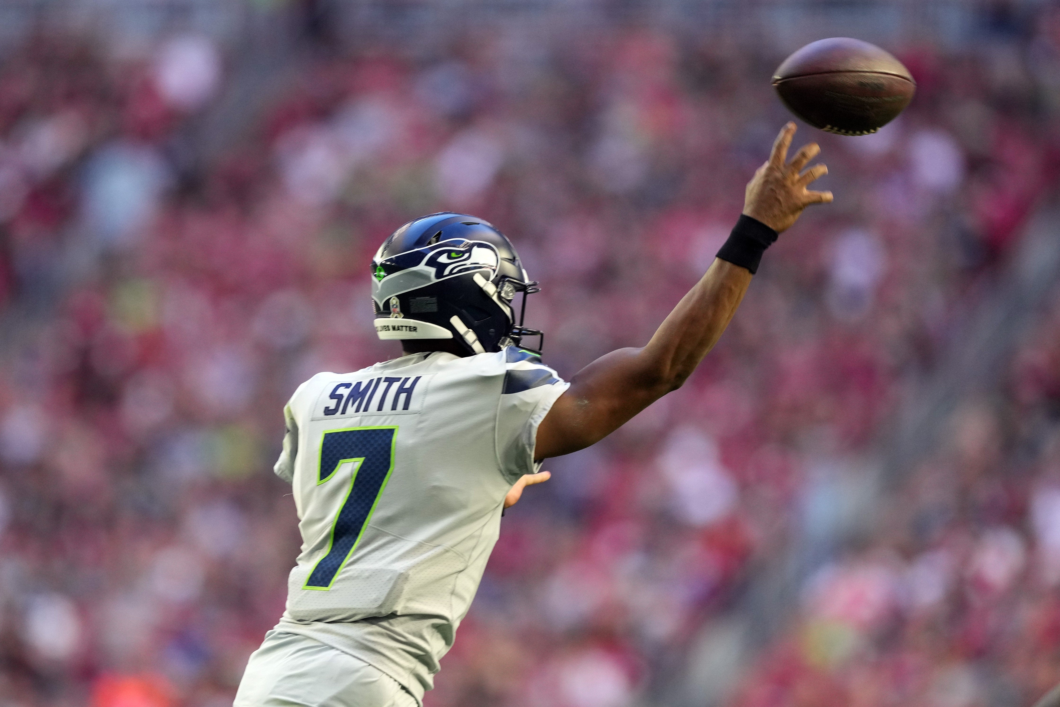 Nov 6, 2022; Glendale, Arizona, USA; Seattle Seahawks quarterback Geno Smith (7) passes against the Arizona Cardinals during the second half at State Farm Stadium.