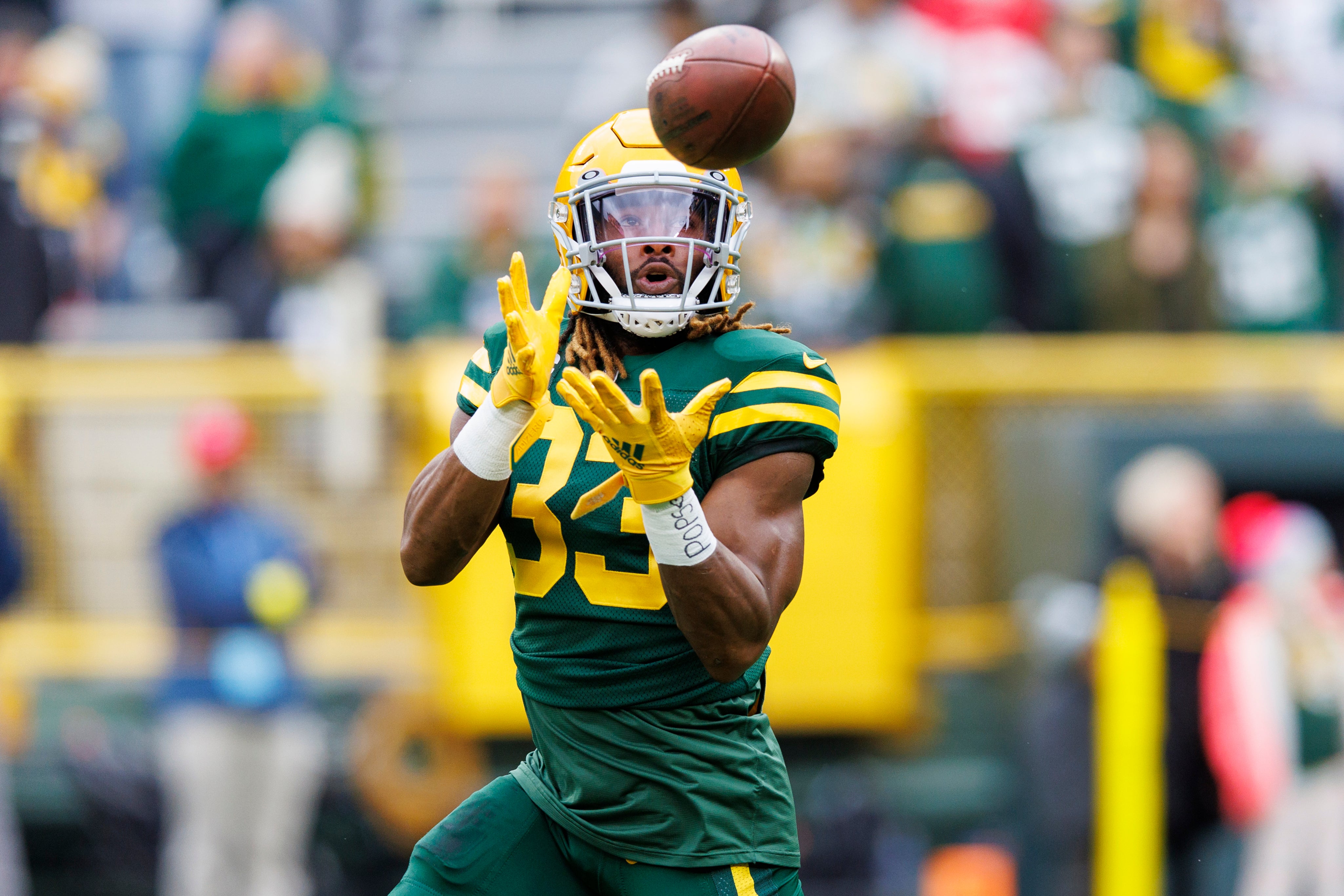 Packers running back Aaron Jones catching football