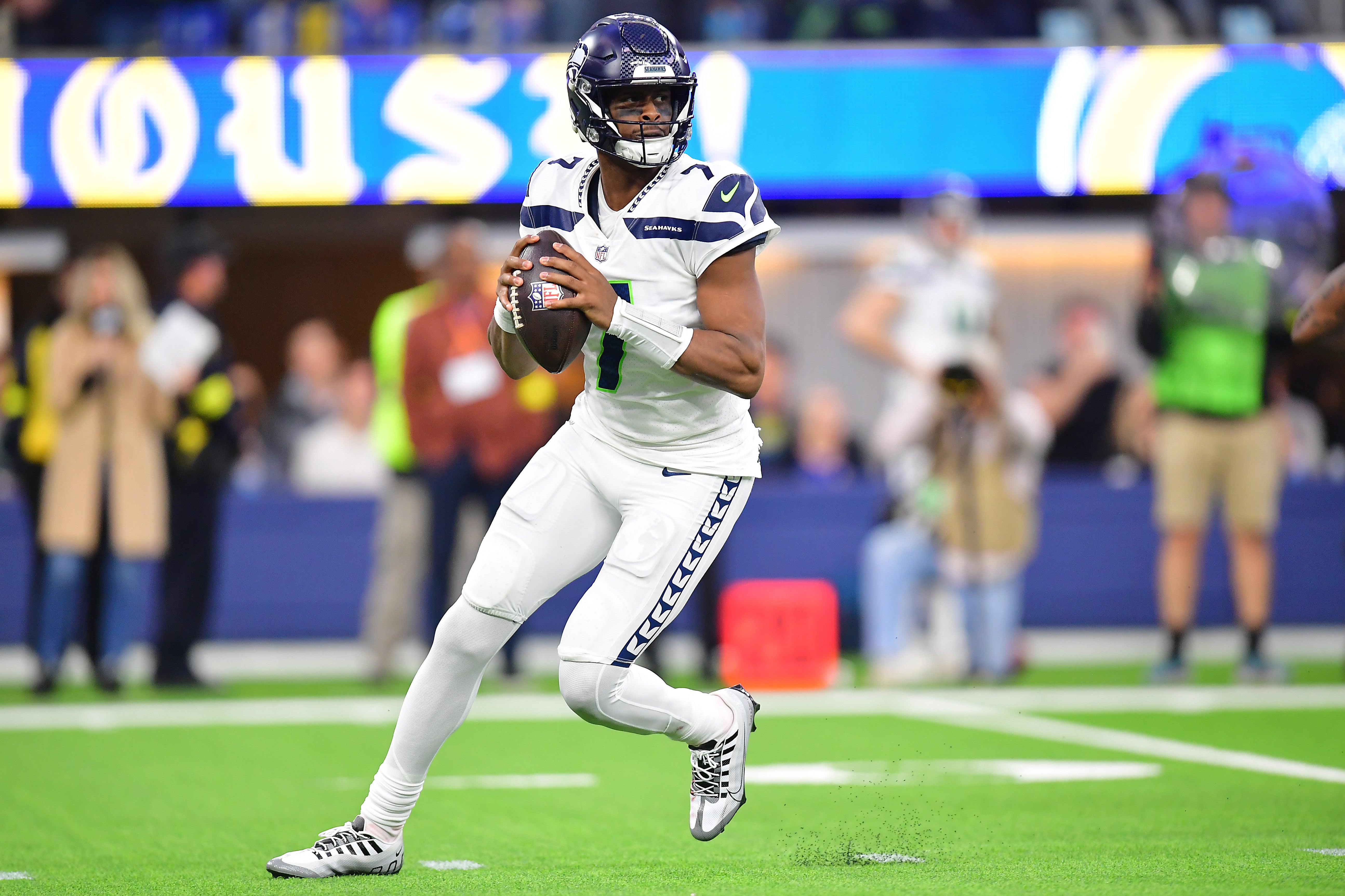 Dec 4, 2022; Inglewood, California, USA; Seattle Seahawks quarterback Geno Smith (7) drops back to pass against the Los Angeles Rams during the second half at SoFi Stadium.