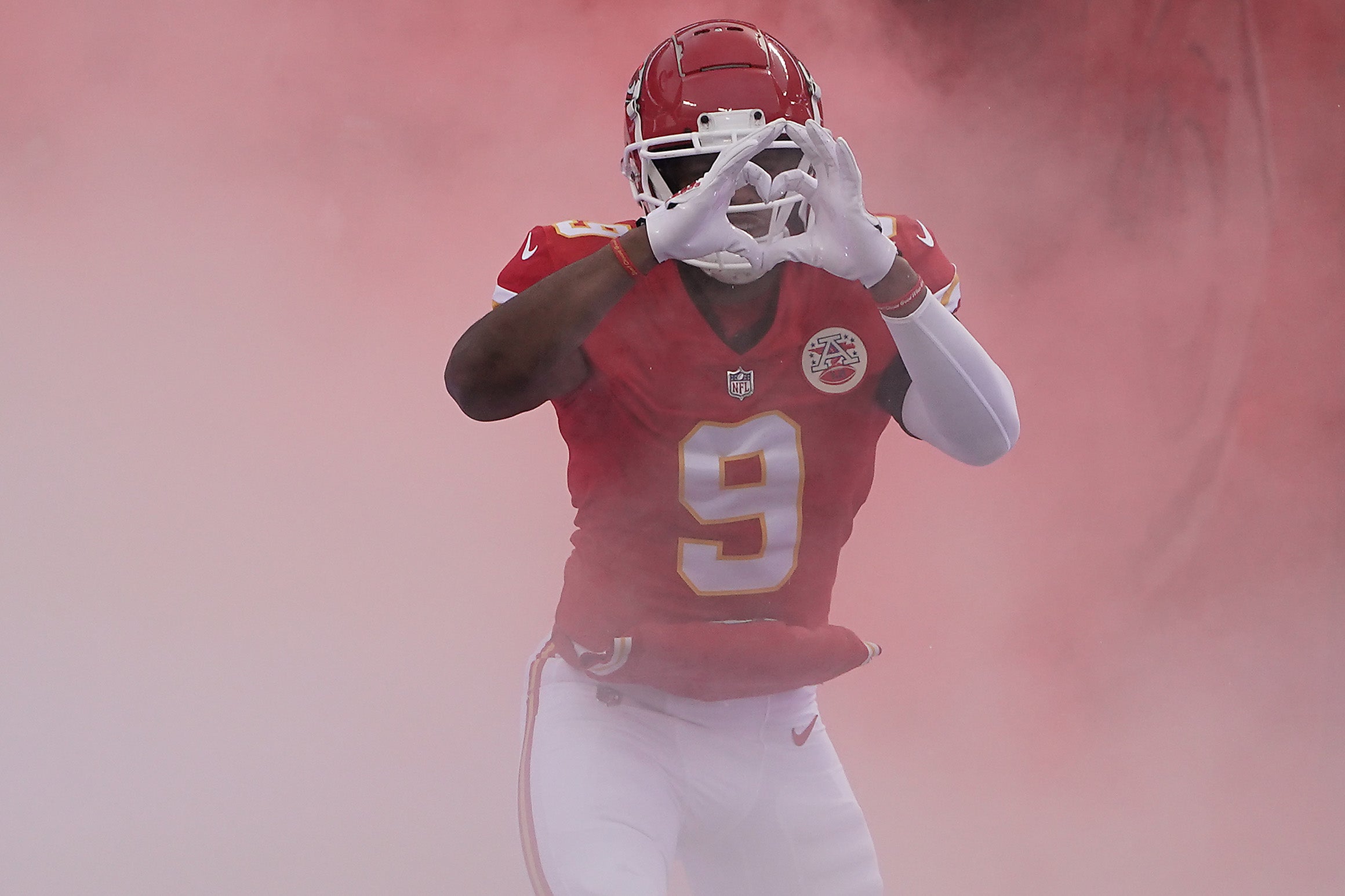 Juju Smith-Schuster competing in the Logan Bowl to raise money for the Christian McCaffrey Foundation