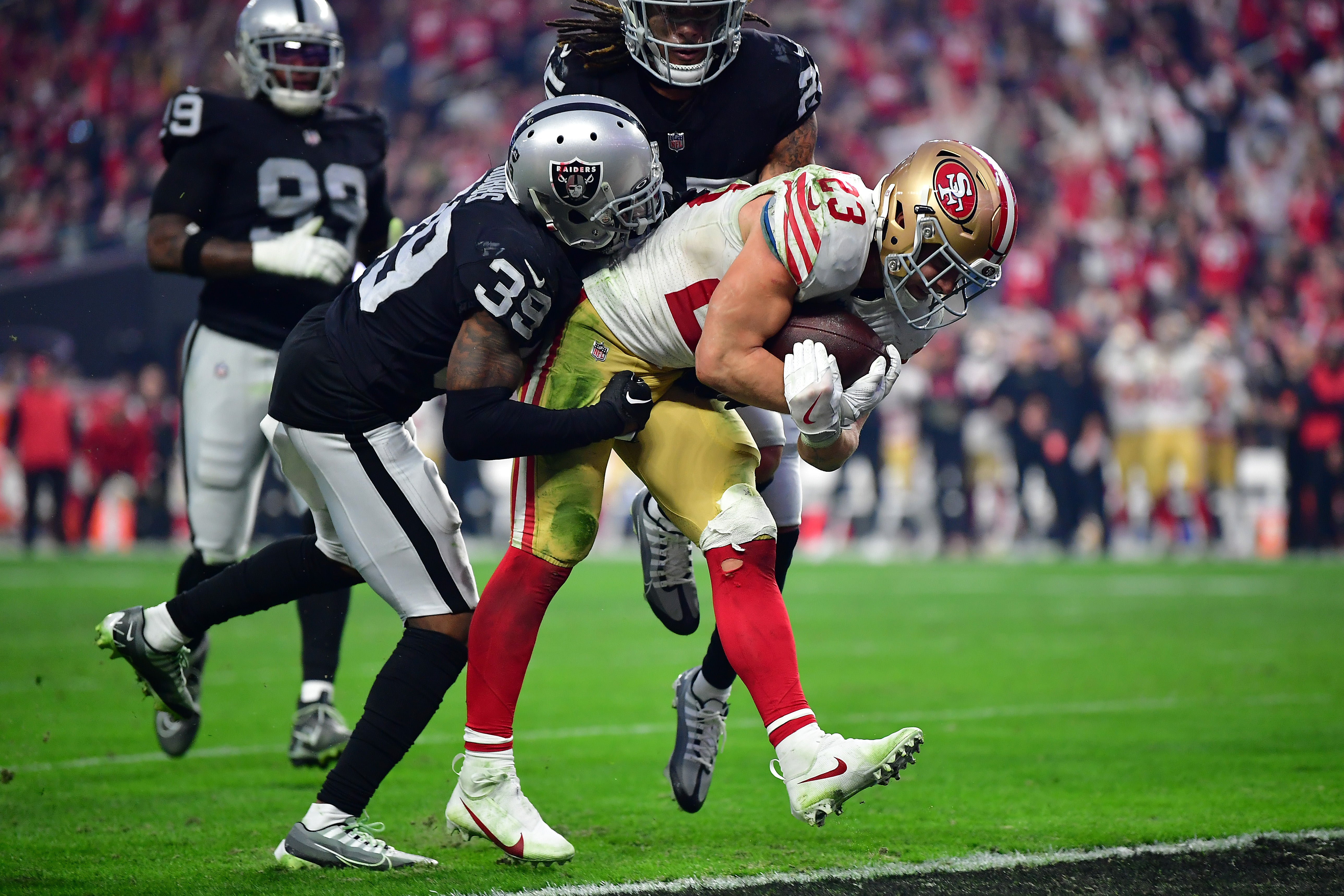 Las Vegas Raiders cornerback Nate Hobbs