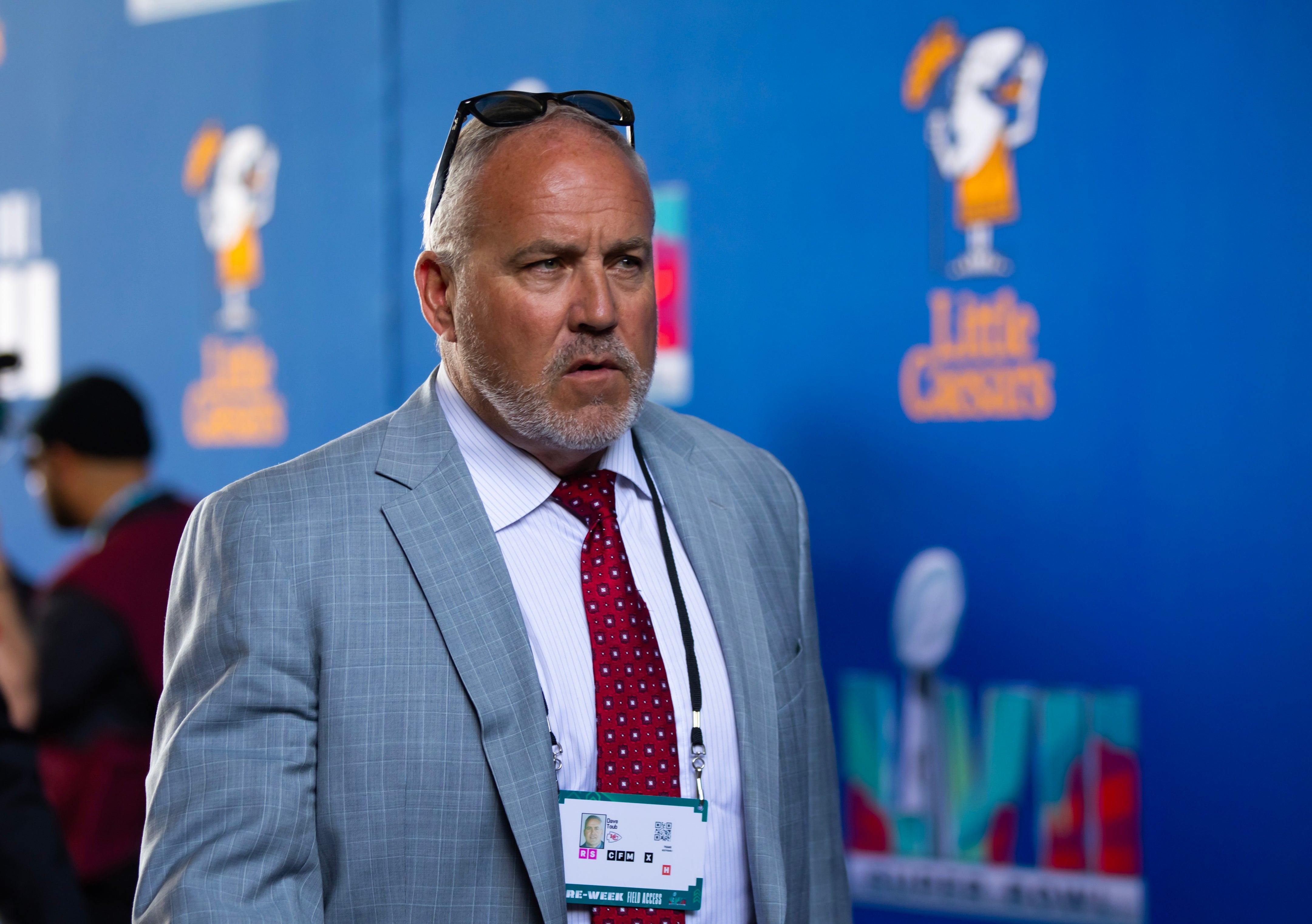 Kansas City Chiefs special teams coordinator Dave Toub walking tunnel super bowl