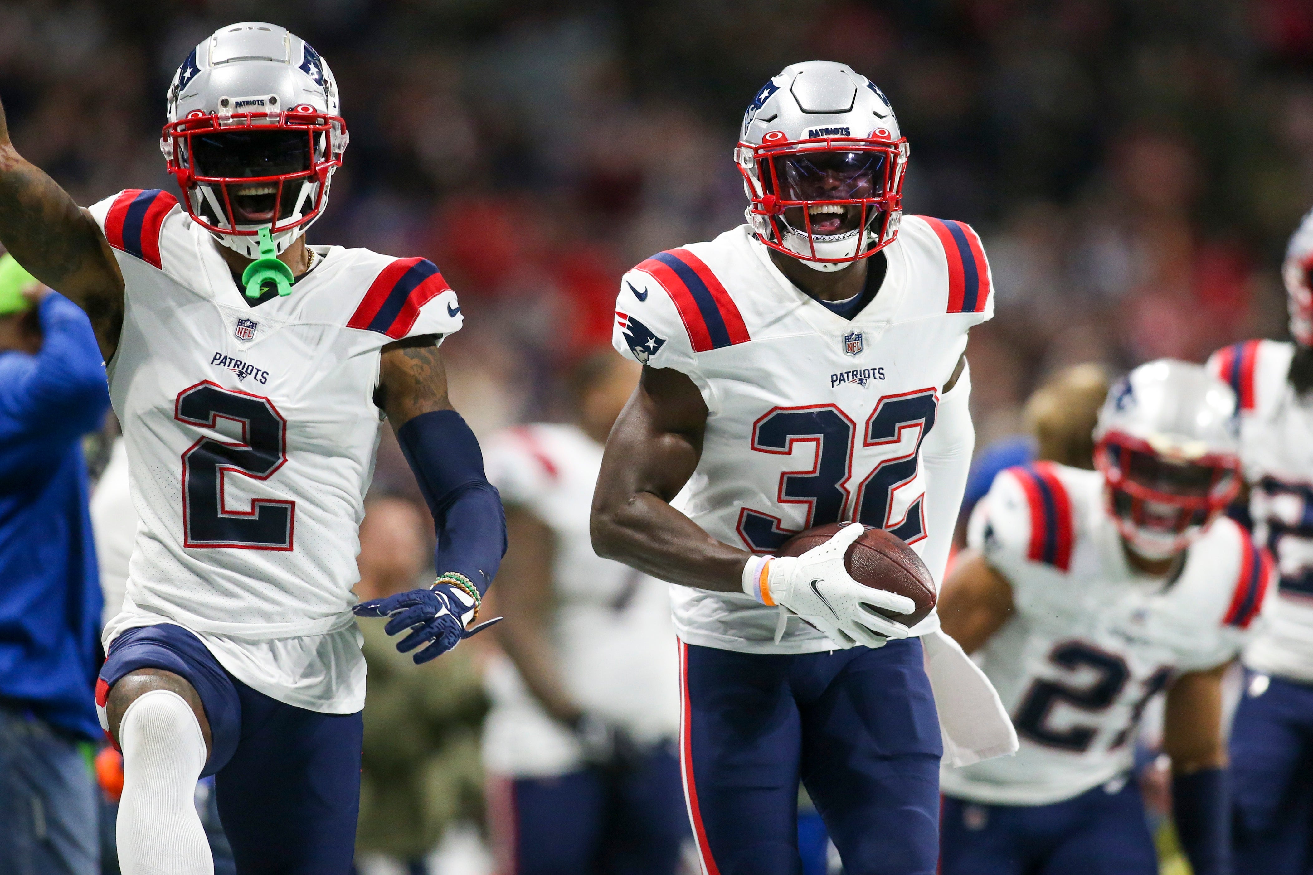 Patriots safety Devin McCourty Marte Mapu