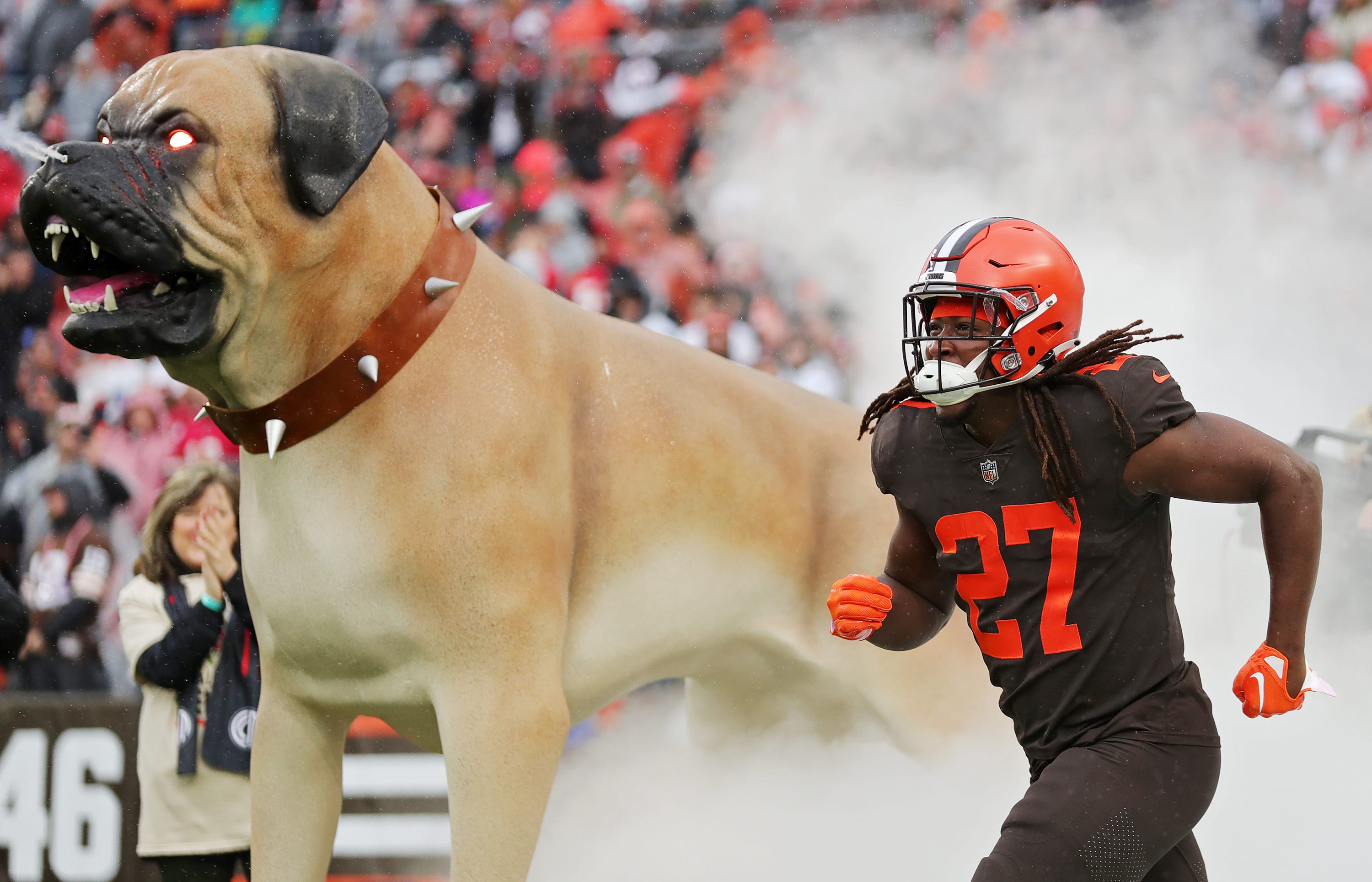 Cleveland Browns running back Kareem Hunt (27) takes the field before an NFL football game against the Tampa Bay Buccaneers at FirstEnergy Stadium, Sunday, Nov. 27, 2022, in Cleveland, Ohio. Browns