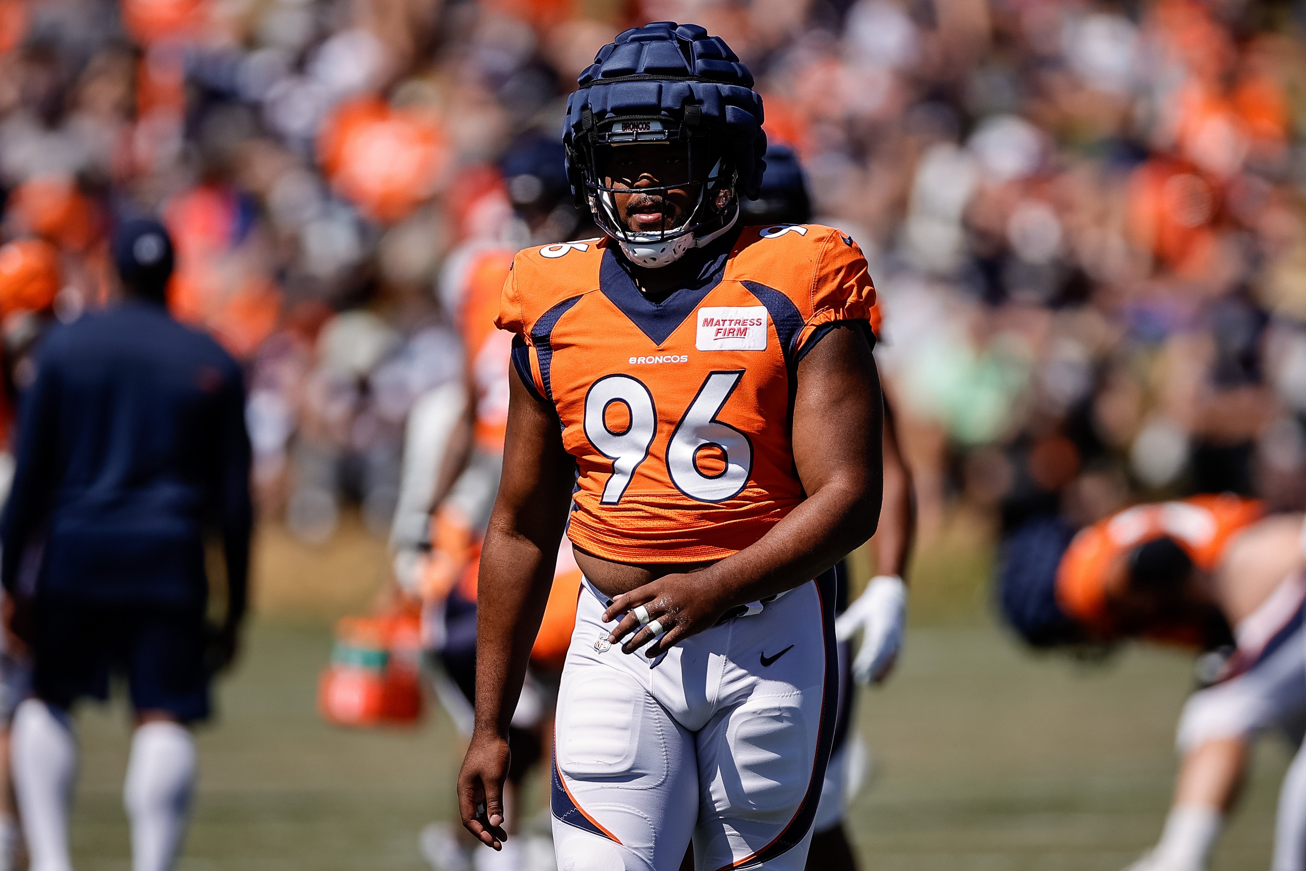 Broncos DE Eyioma Uwazurike