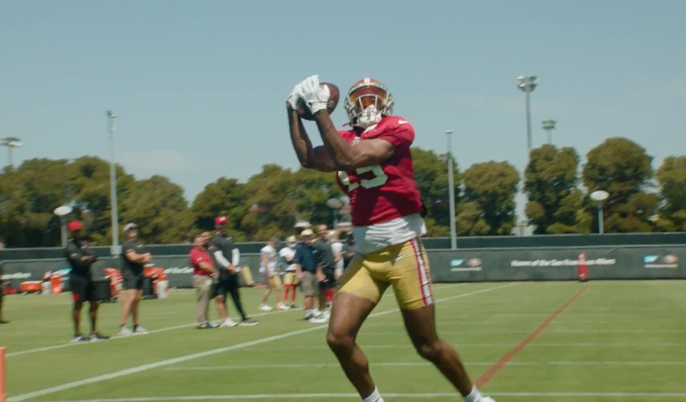 Jauan Jennings brings in a pass from Brock Purdy at 49ers training camp. Credit: 49ers on Twitter.