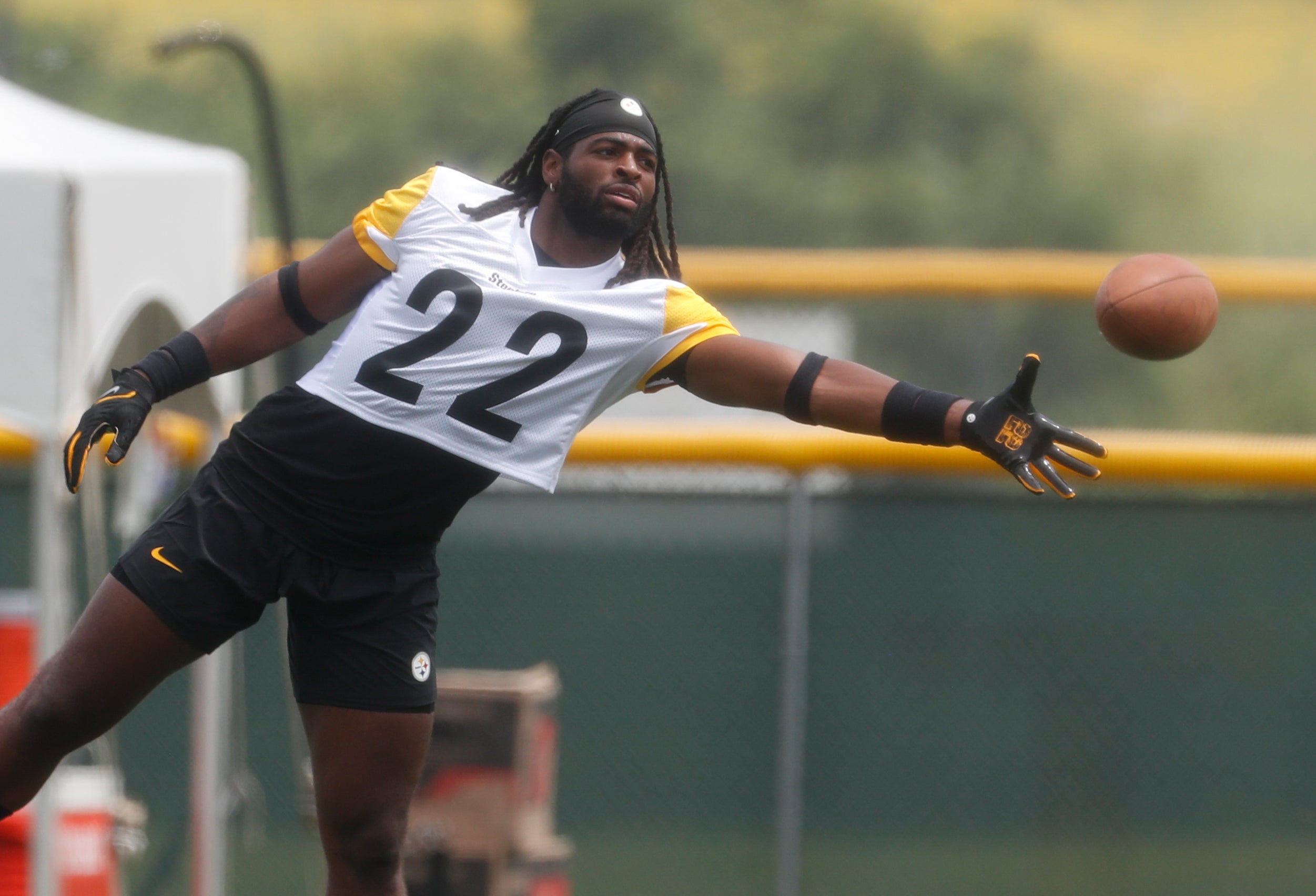 Steelers Training Camp Day 6: RBs put on a show, LBs display physicality