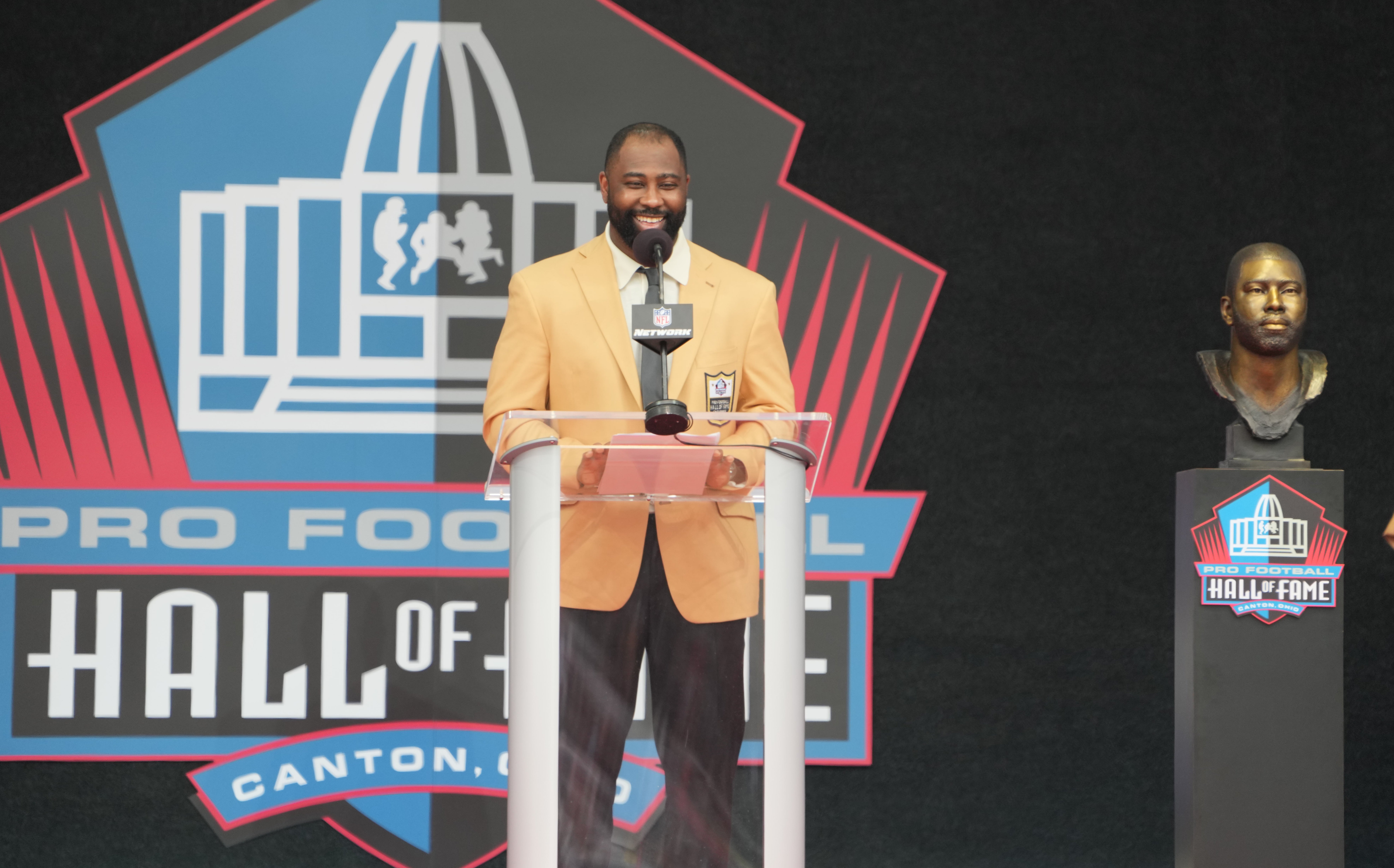 New York Jets legend Darrelle Revis in the Hall of Fame.