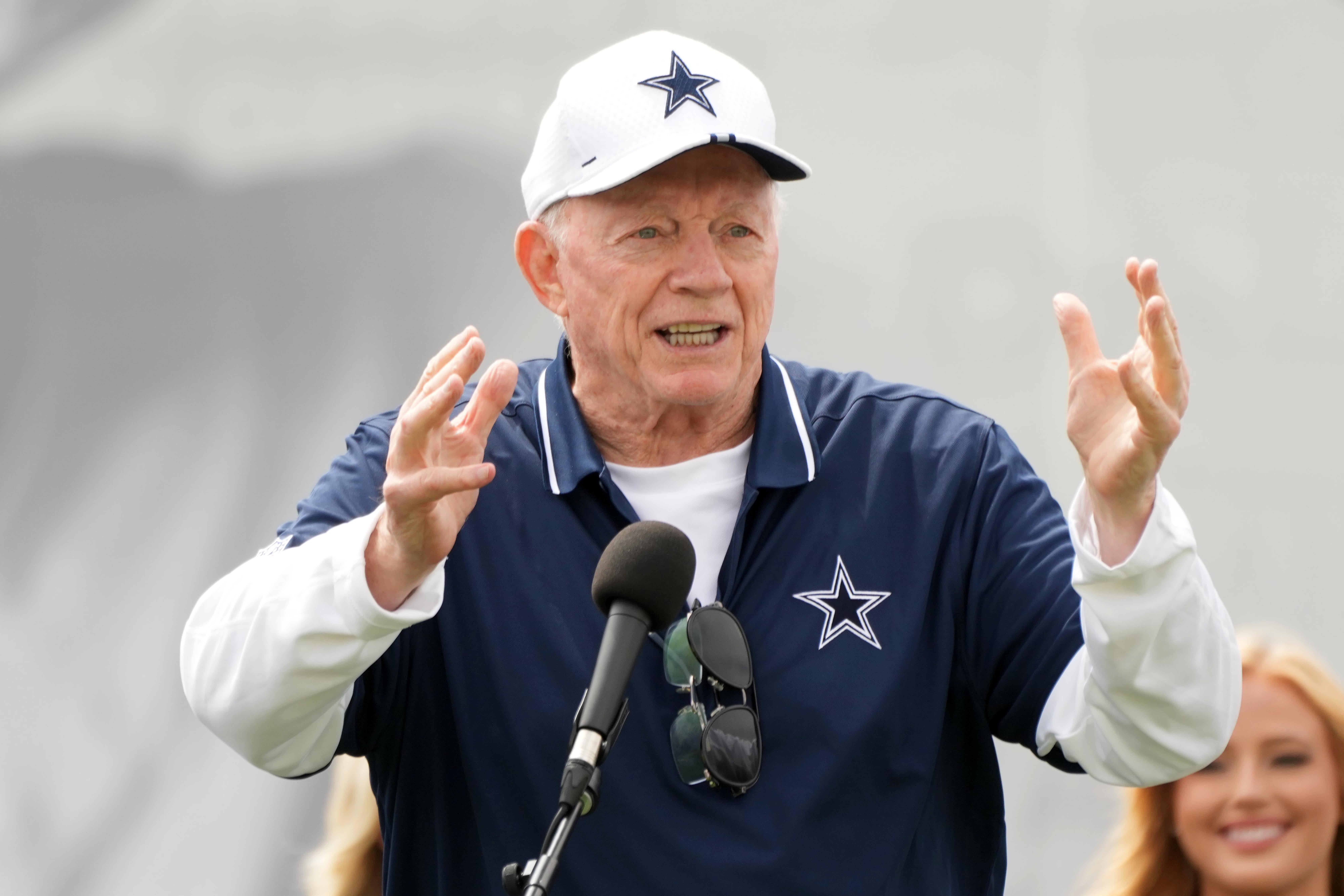 Dallas Cowboys owner Jerry Jones talking to the media in training camp.