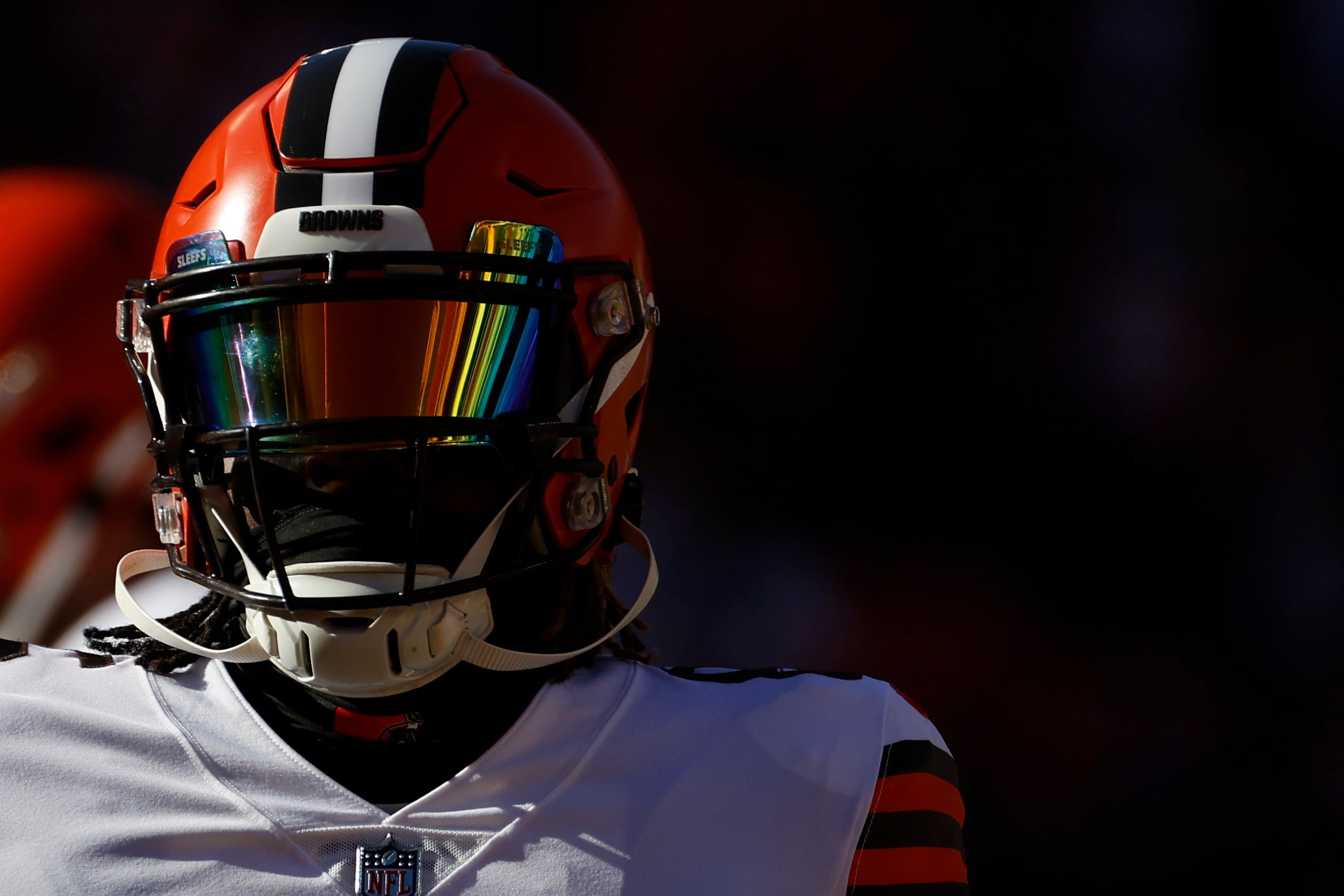 Jan 1, 2023; Landover, Maryland, USA; Cleveland Browns tight end David Njoku (85) stands on the field during pregame warmup prior to the Browns' game against the Washington Commanders at FedExField.