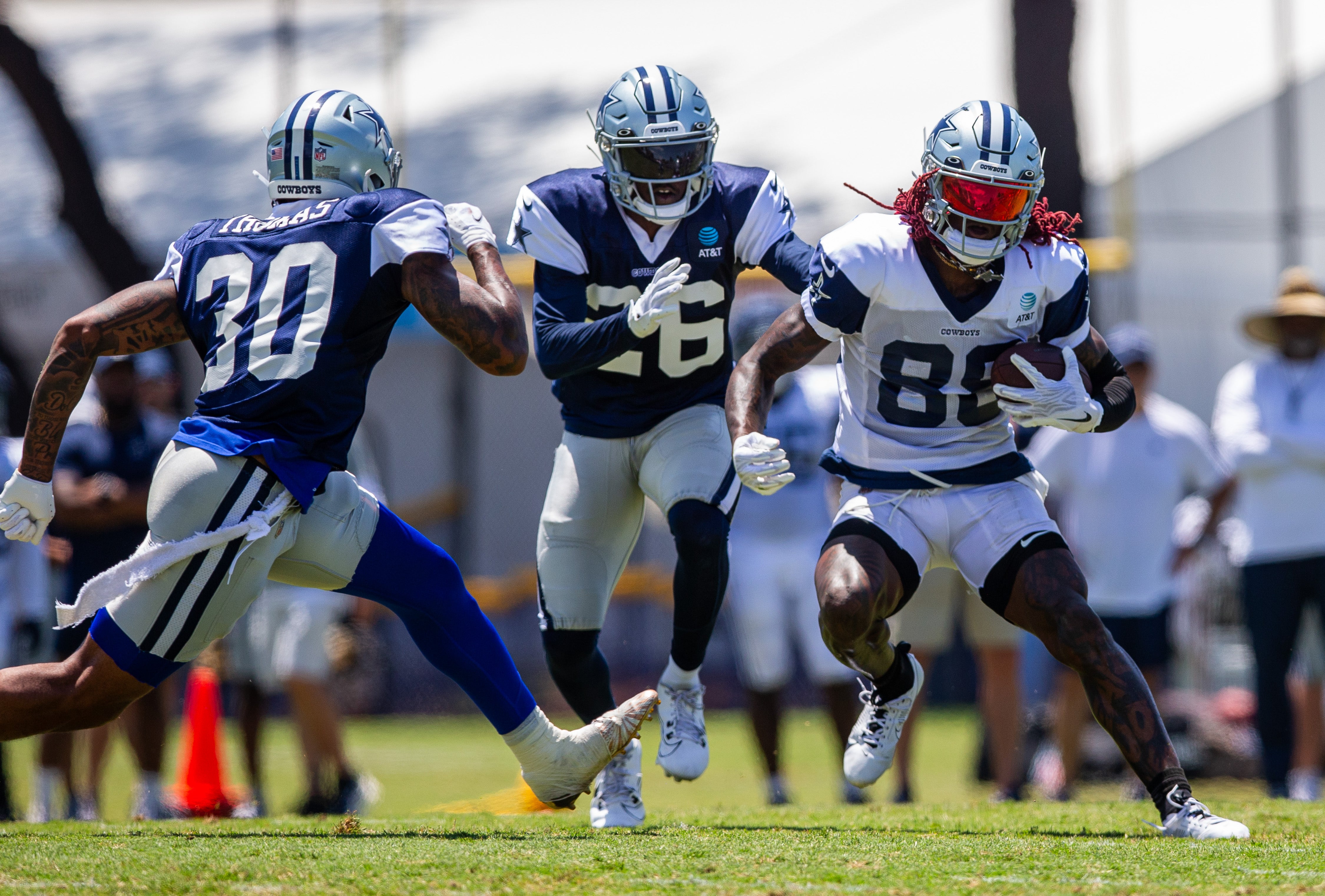 Aug 1, 2023; Oxnard, CA, USA; Dallas Cowboys wide receiver CeeDee Lamb (88) runs against cornerback DaRon Bland (26) and safety Juanyeh Thomas during training camp at Marriott Residence Inn-River Ridge playing fields. Mandatory Credit: Jason Parkhurst-USA TODAY Sports