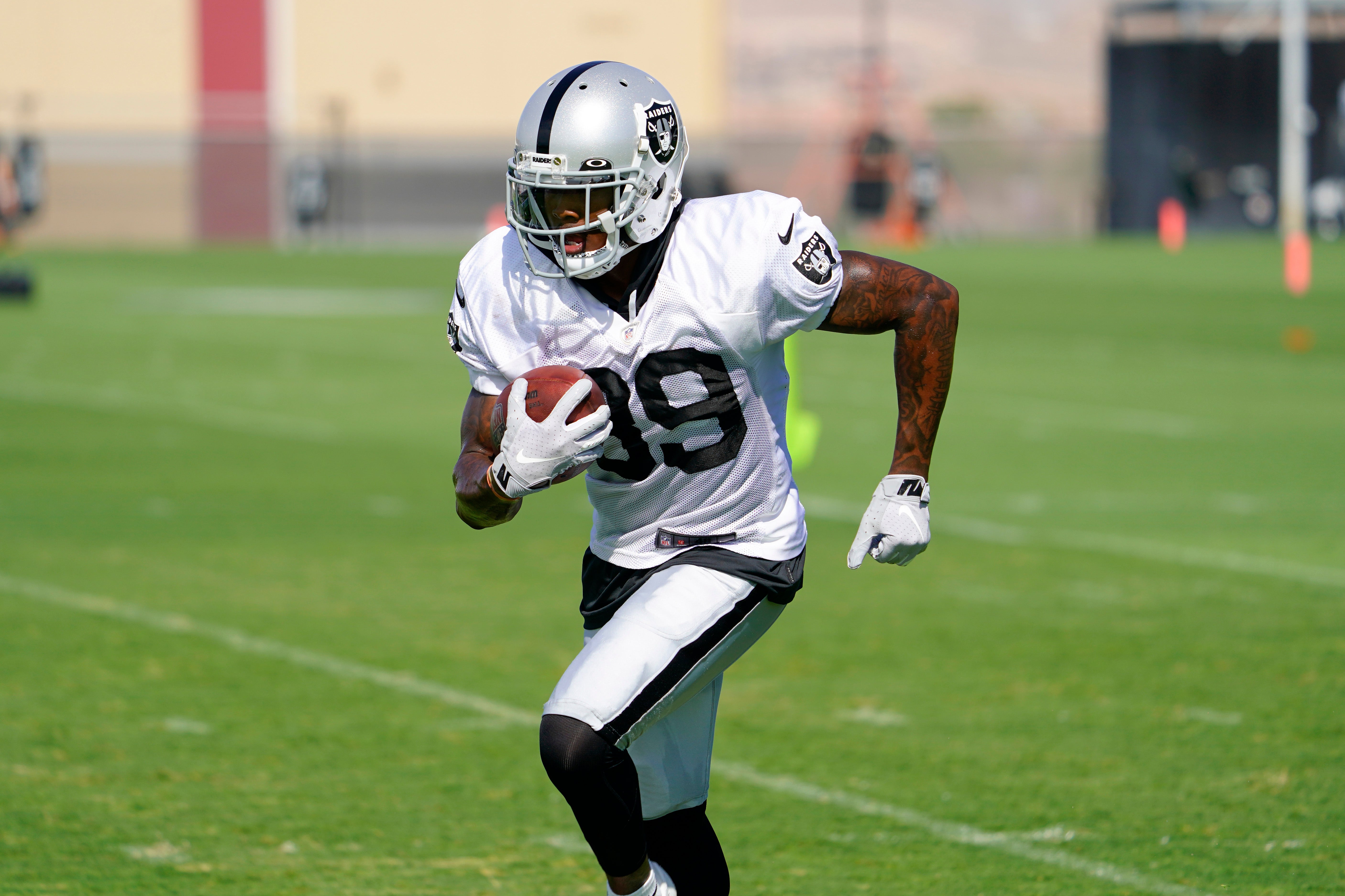 Las vegas raiders wide receiver Isaiah Zuber