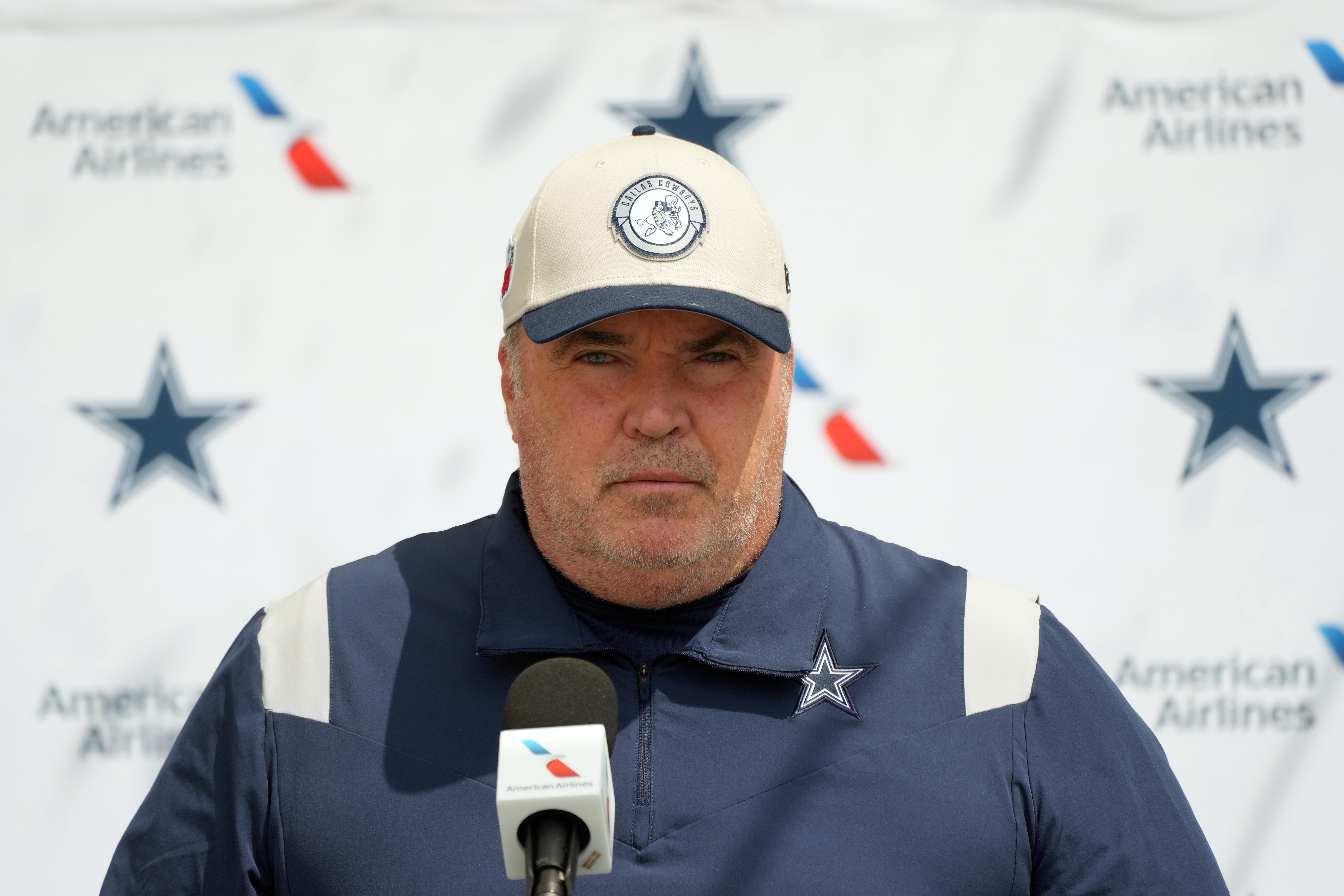 Dallas Cowboys head coach Mike McCarthy talks to the press in training camp / Kirby Lee-USA TODAY Sports